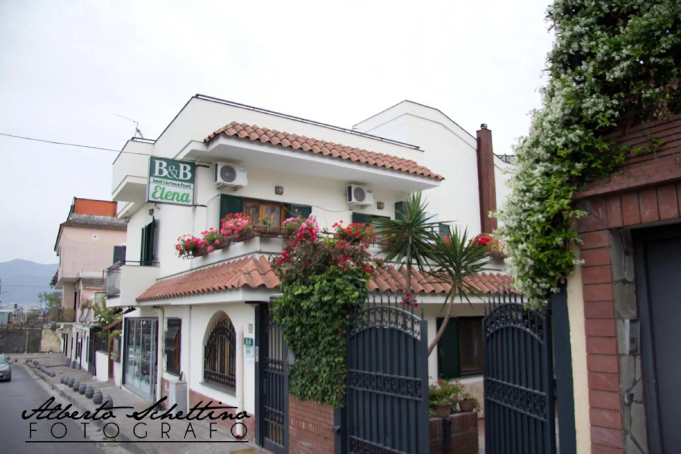Facade/entrance in B&B Elena