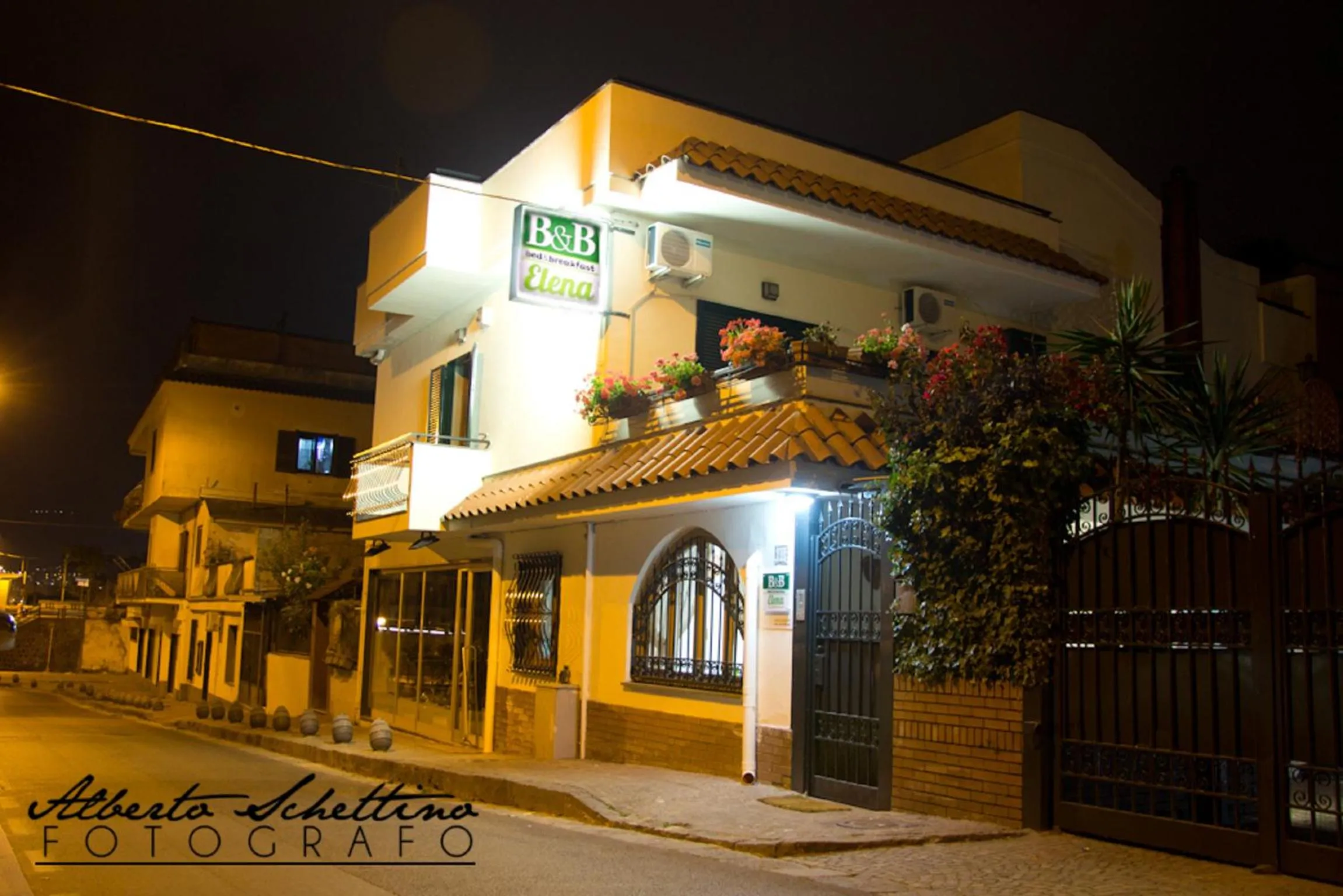 Facade/entrance in B&B Elena