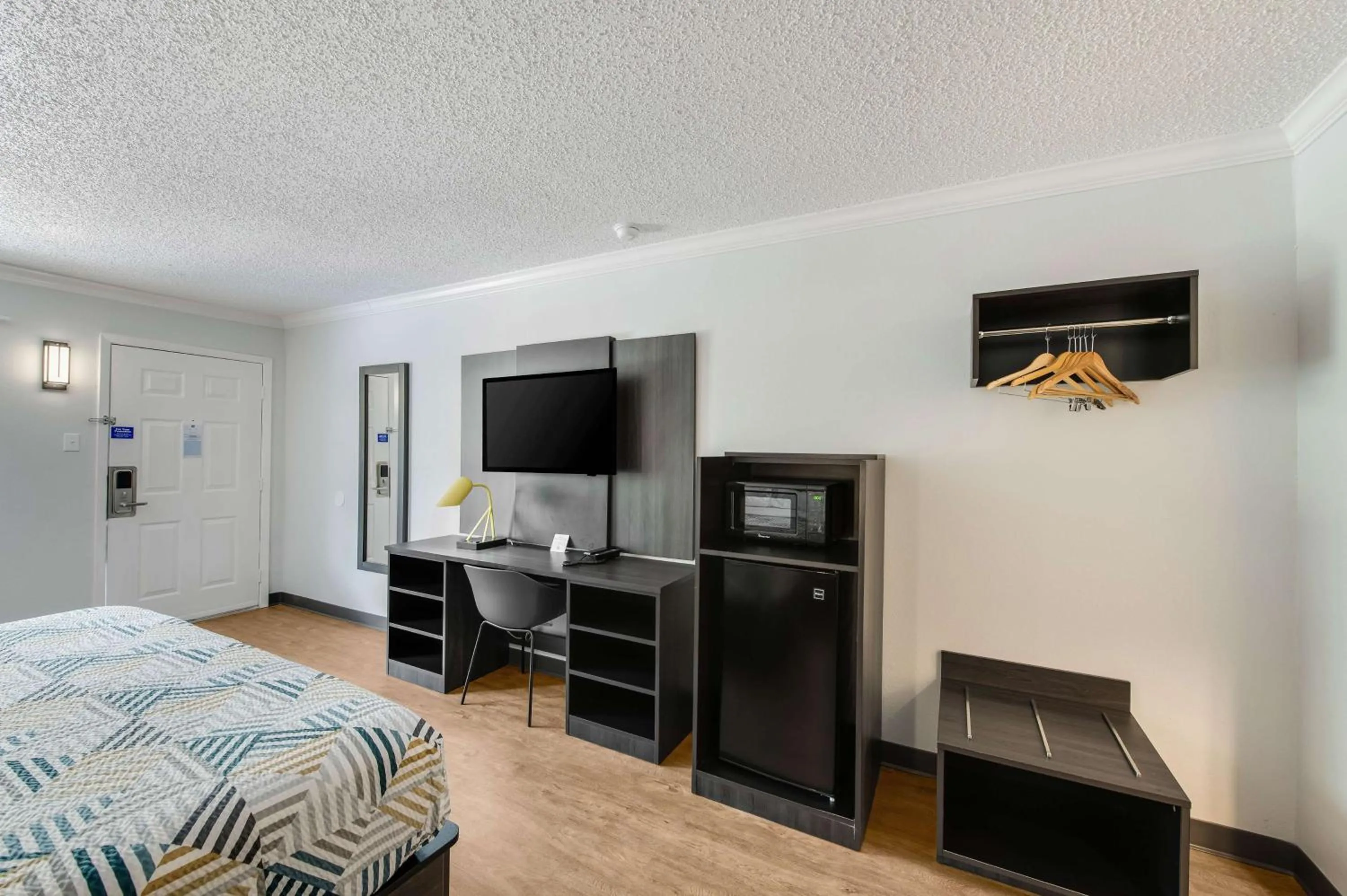 Photo of the whole room, Bed in Motel 6-Kilgore, TX