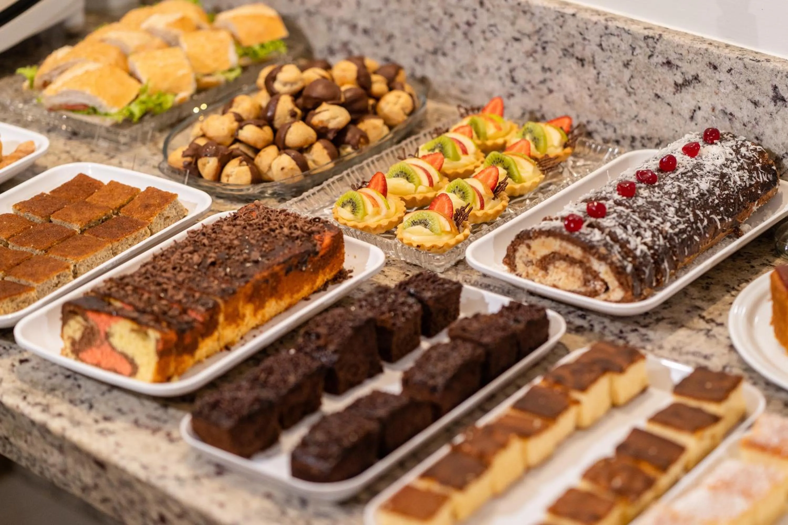 Buffet breakfast in Hotel Caiuá