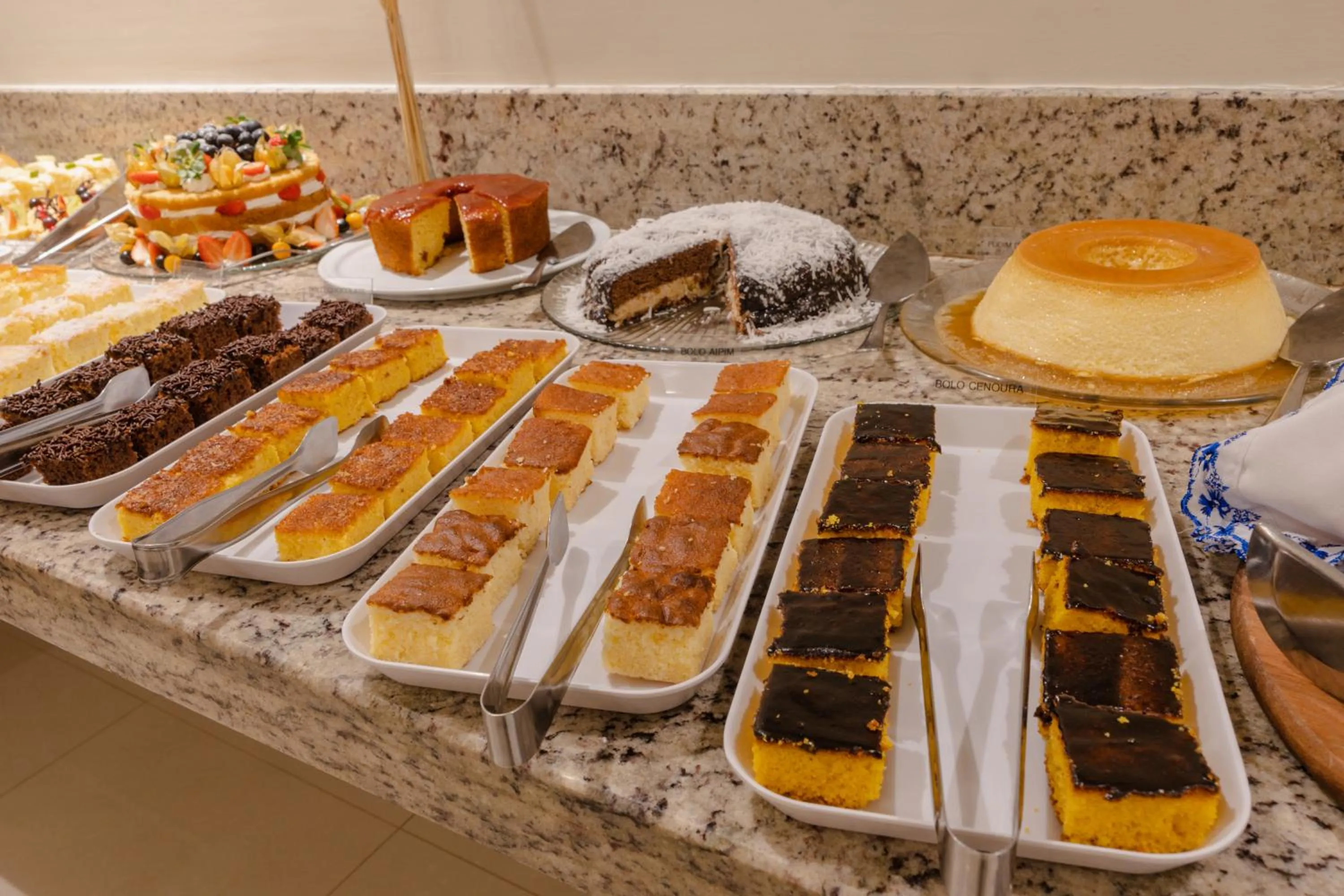 Buffet breakfast in Hotel Caiuá