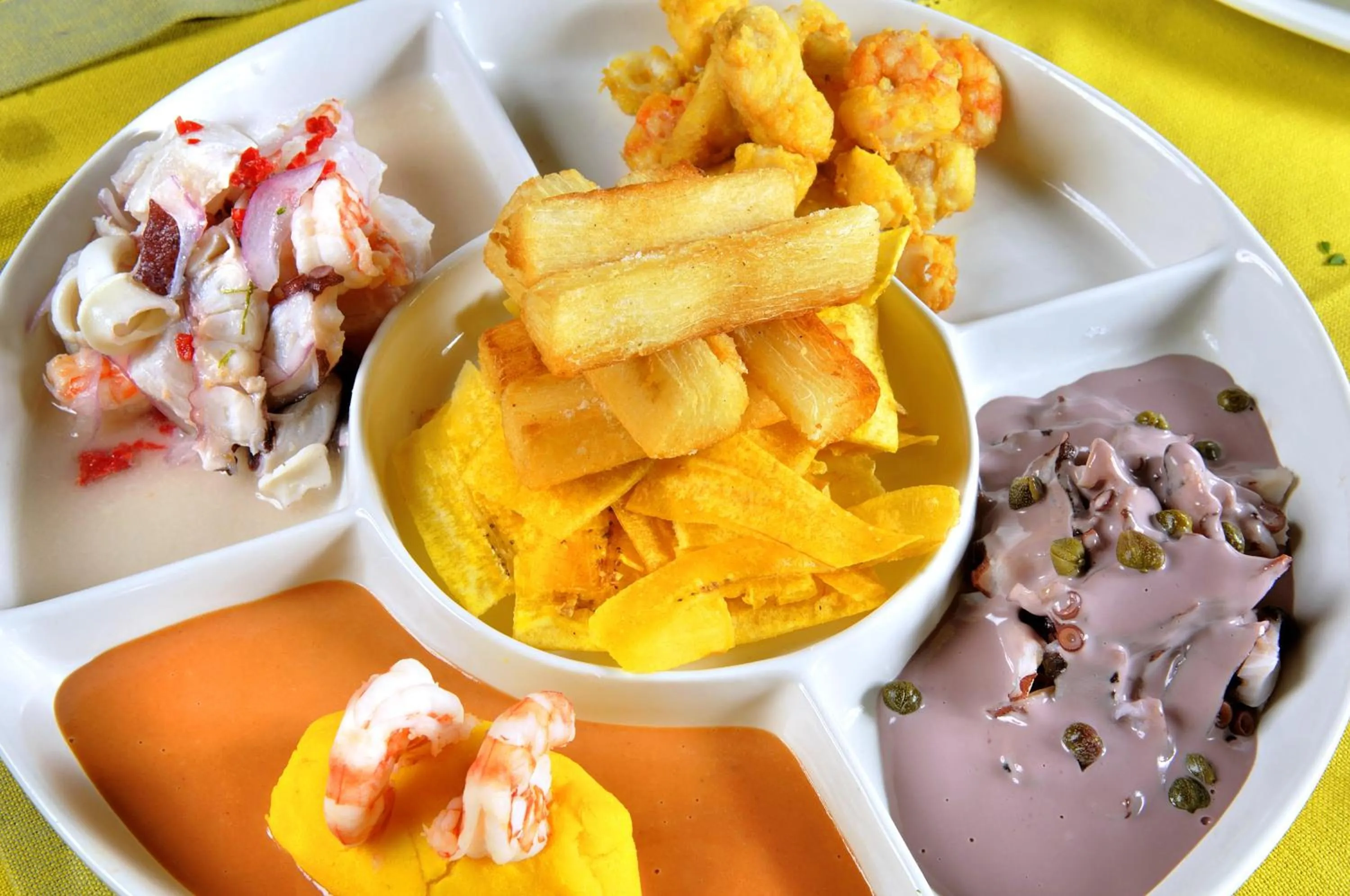 Restaurant/places to eat in Vichayito Bungalows & Carpas by Aranwa Hotels