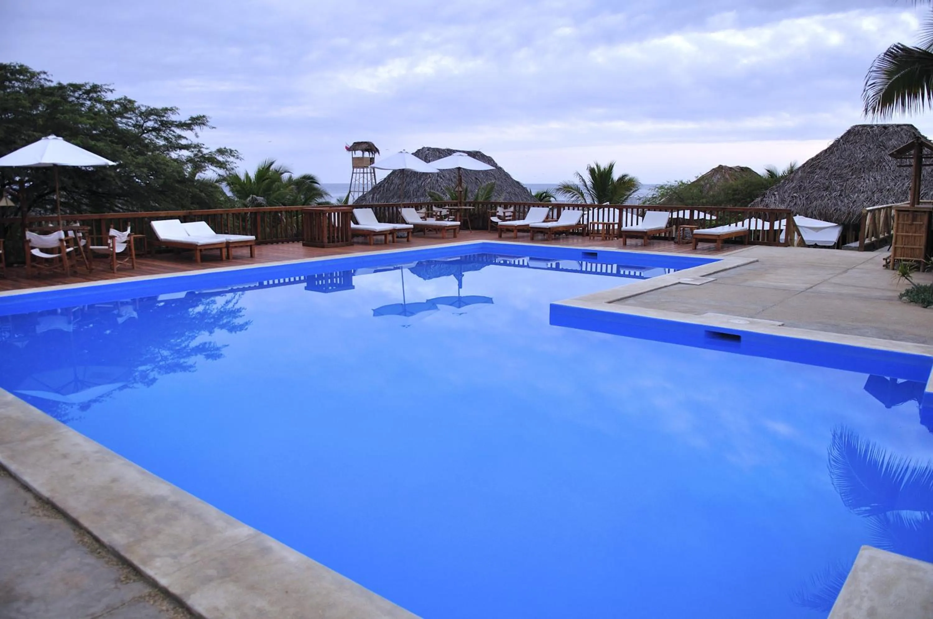 Swimming pool in Vichayito Bungalows & Carpas by Aranwa Hotels