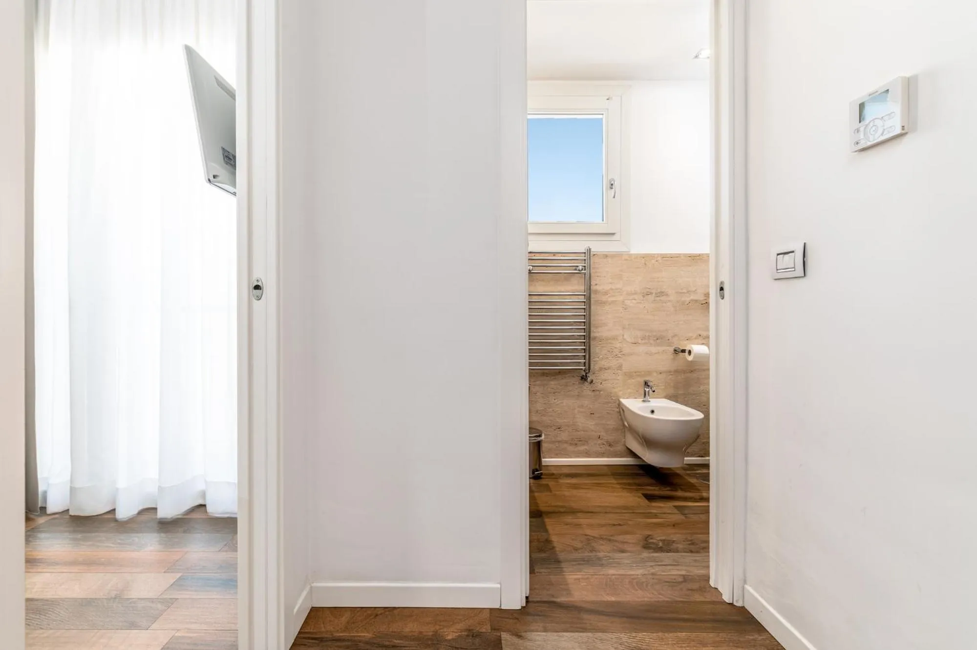 Shower in Santo Stefano Raro Rooms Collection