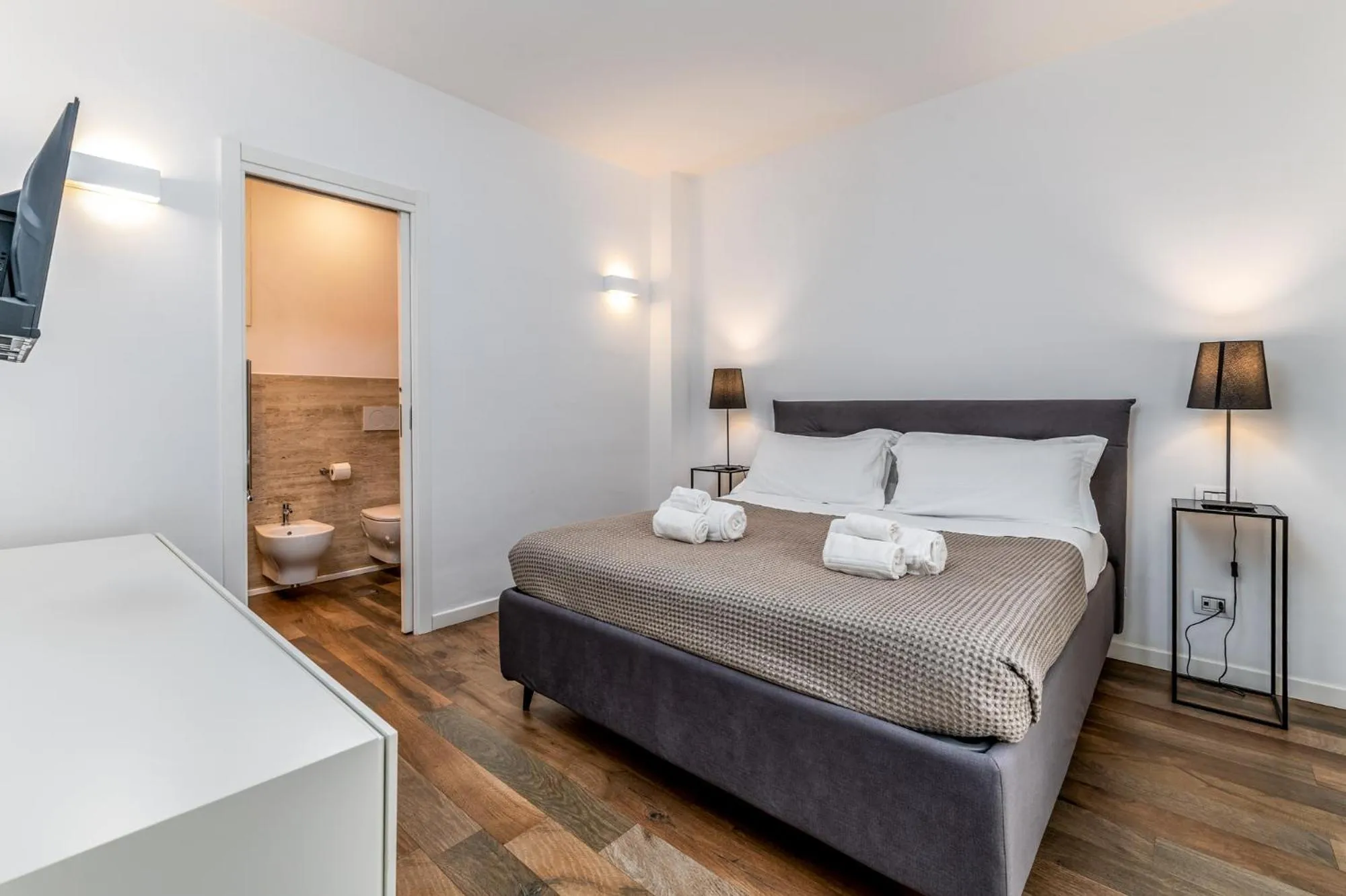 Bed in Santo Stefano Raro Rooms Collection