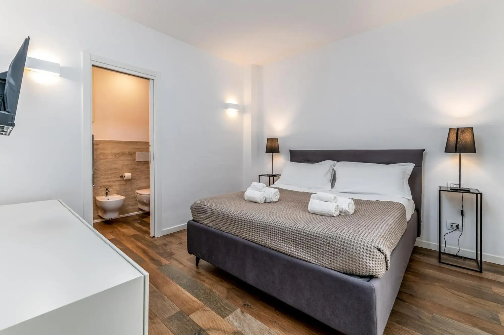 Superior One-Bedroom Apartment (2 Adults) in Santo Stefano Raro Rooms Collection Superior One-Bedroom Apartment (2 Adults) in Santo Stefano Raro Rooms Collection