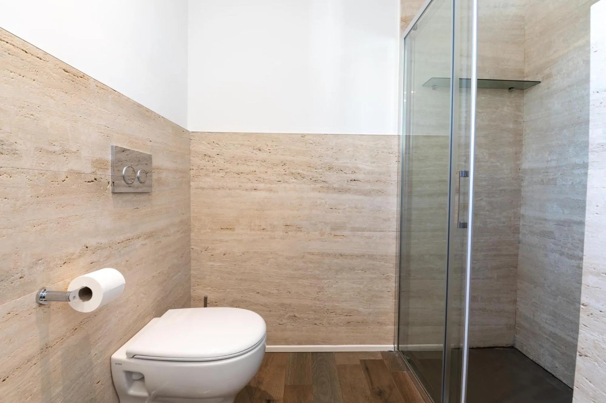 Shower in Santo Stefano Raro Rooms Collection