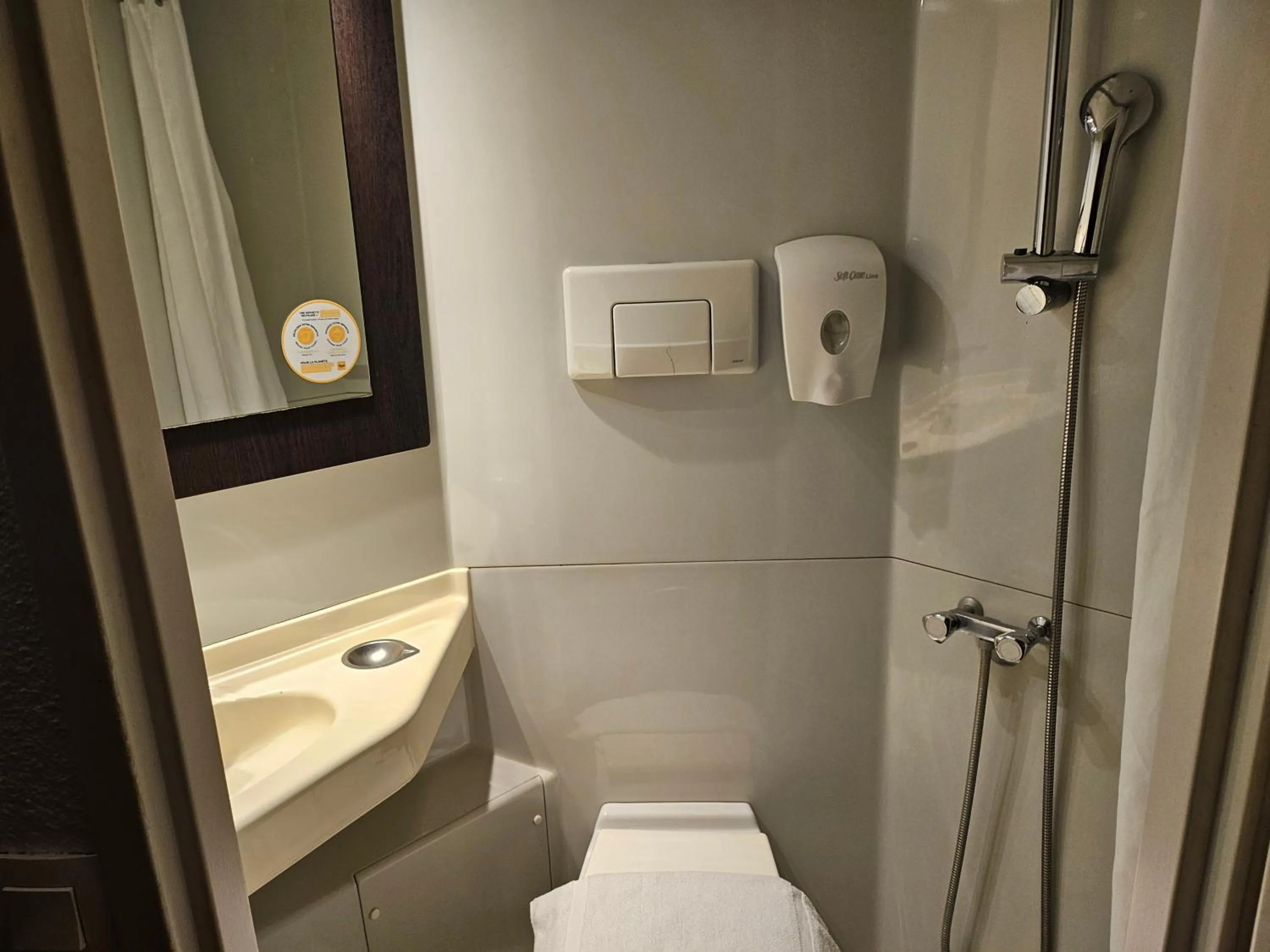 Bathroom in Premiere Classe Besancon Ecole Valentin