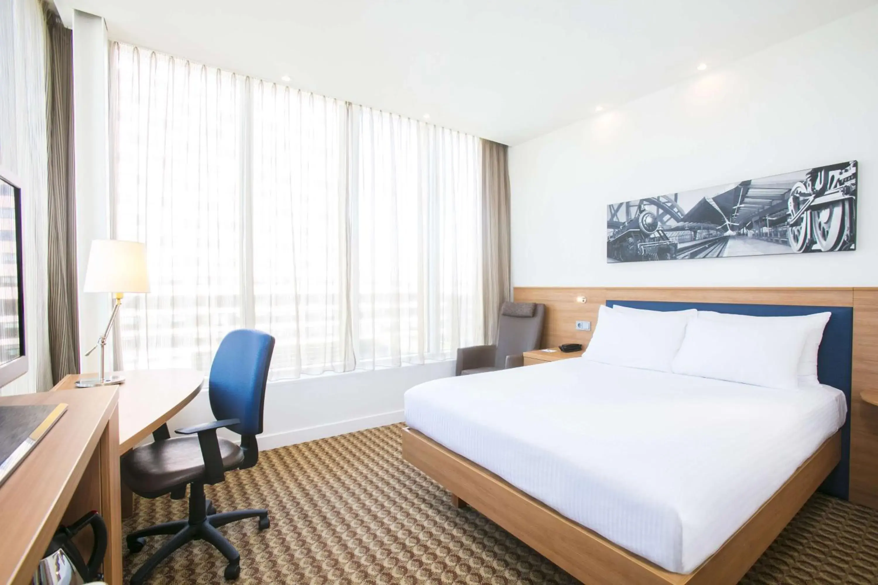 Queen Room in Hampton By Hilton Amsterdam Arena Boulevard Queen Room in Hampton By Hilton Amsterdam Arena Boulevard