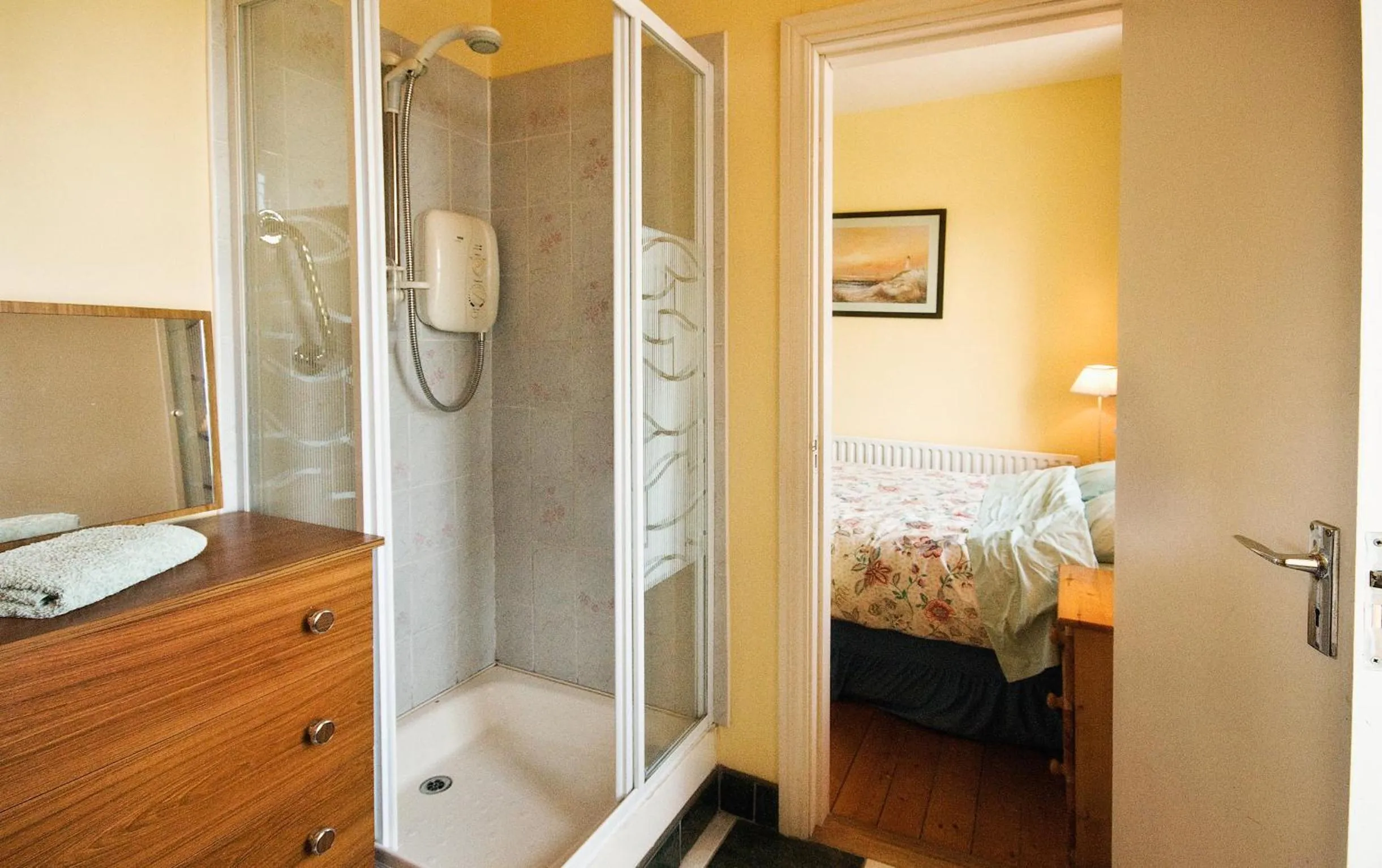 Bathroom, Bed in Castlehouse B&B