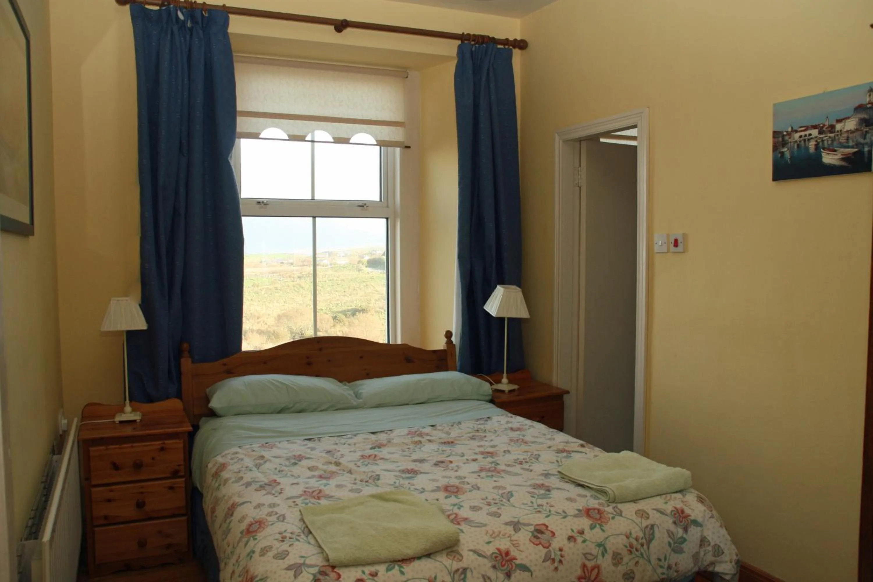 Photo of the whole room, Bed in Castlehouse B&B