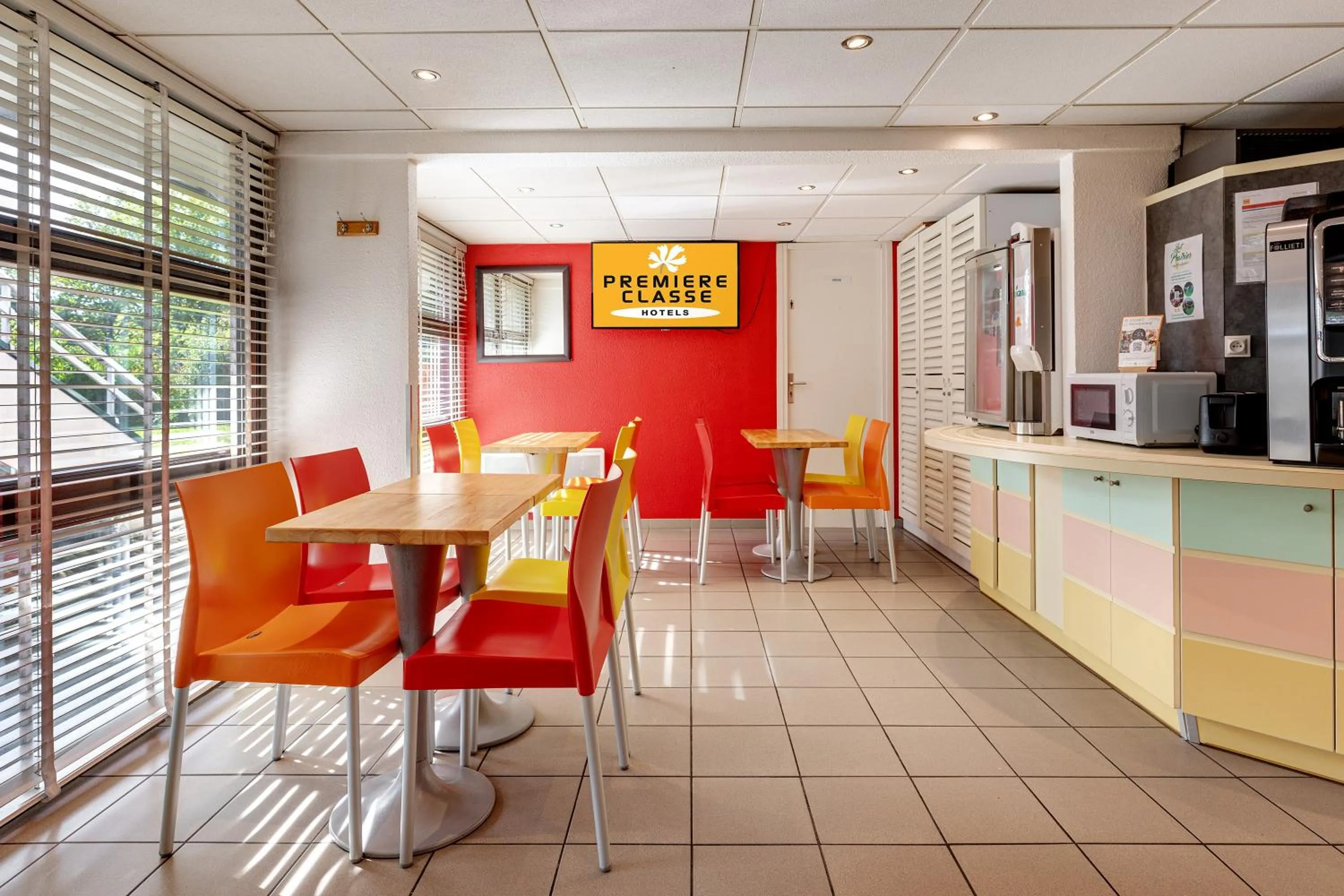 Restaurant/places to eat in Premiere Classe Bethune