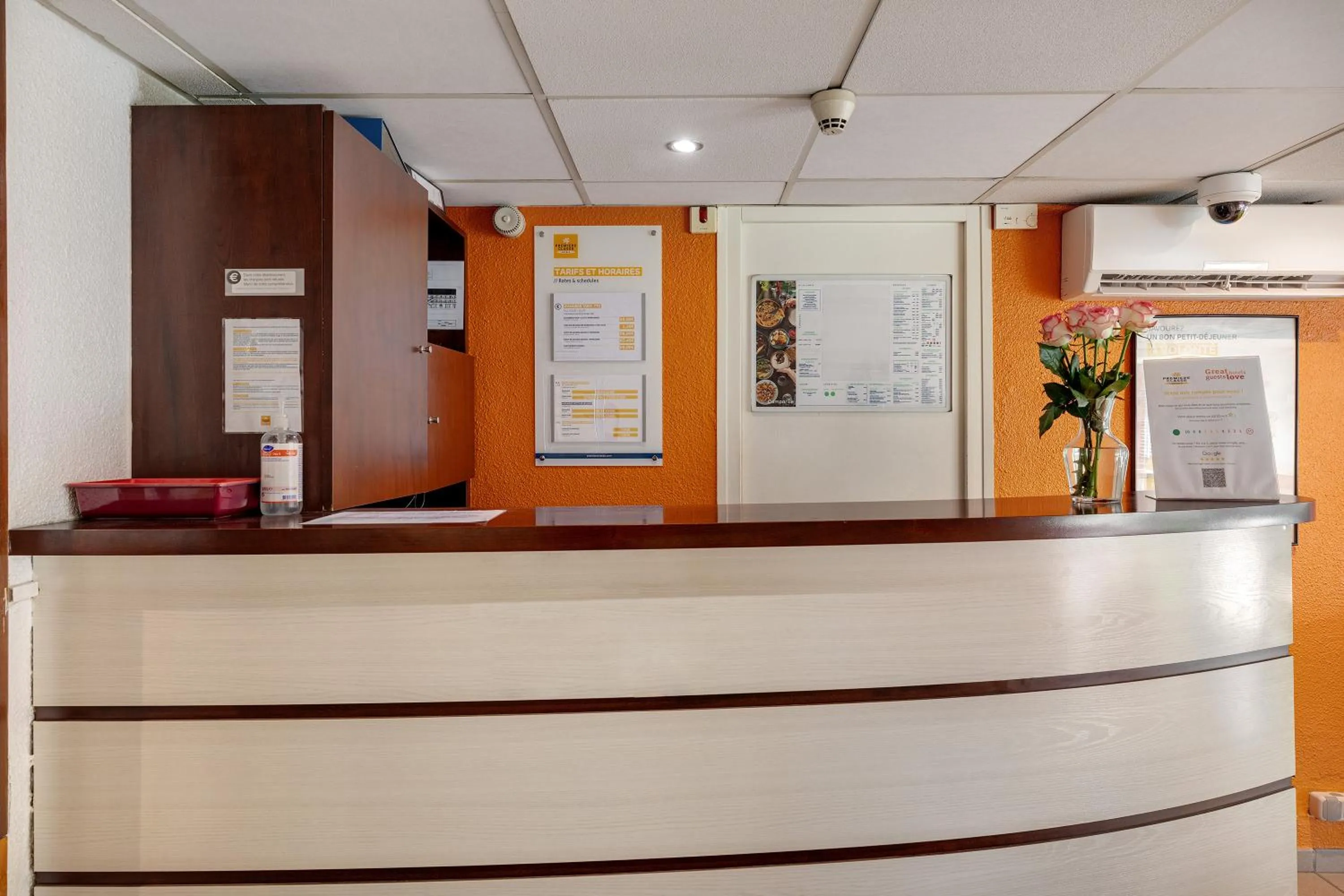 Lobby or reception in Premiere Classe Bethune