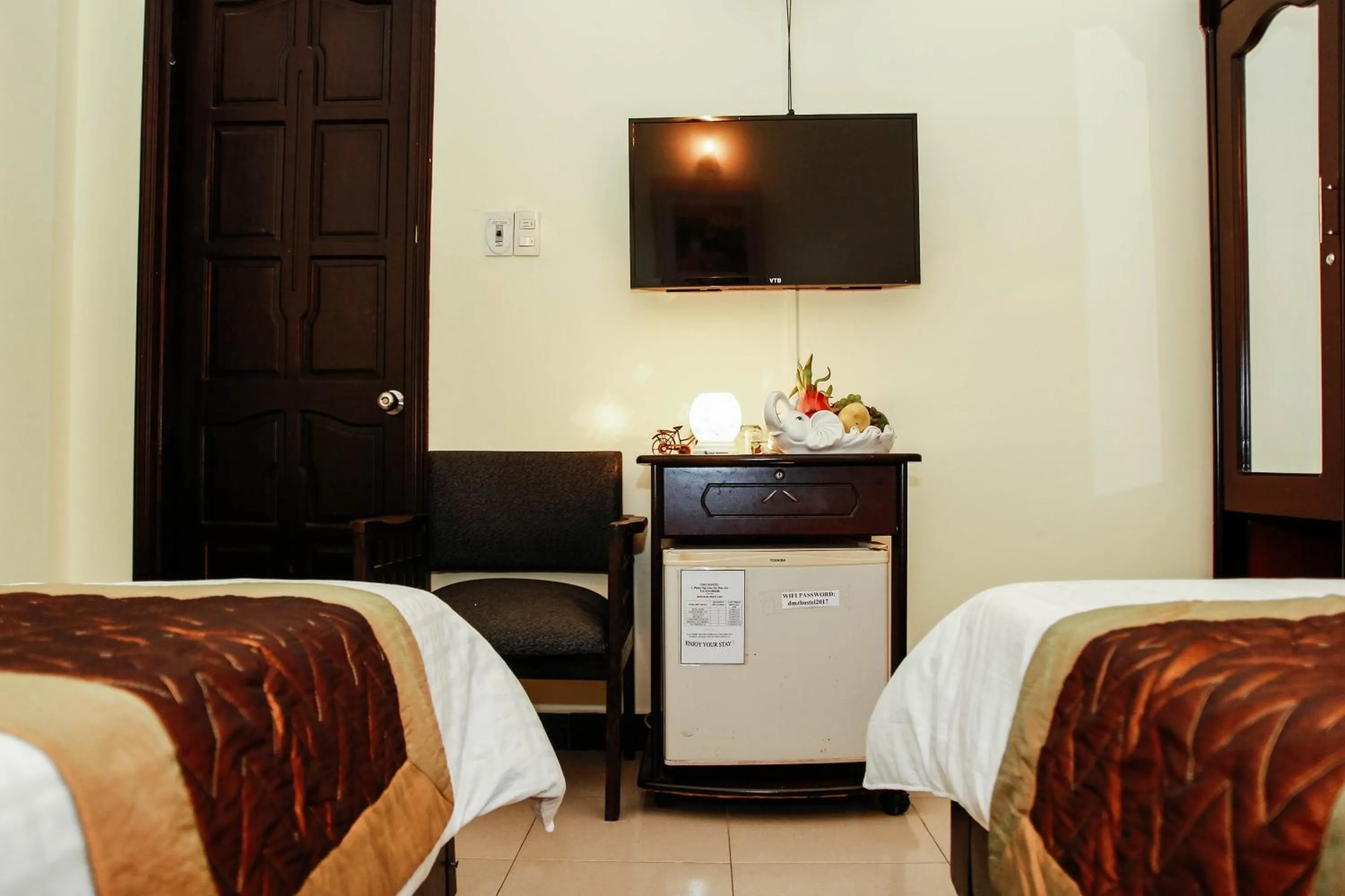 Communal lounge/ TV room, Bed in DMZ Hostel