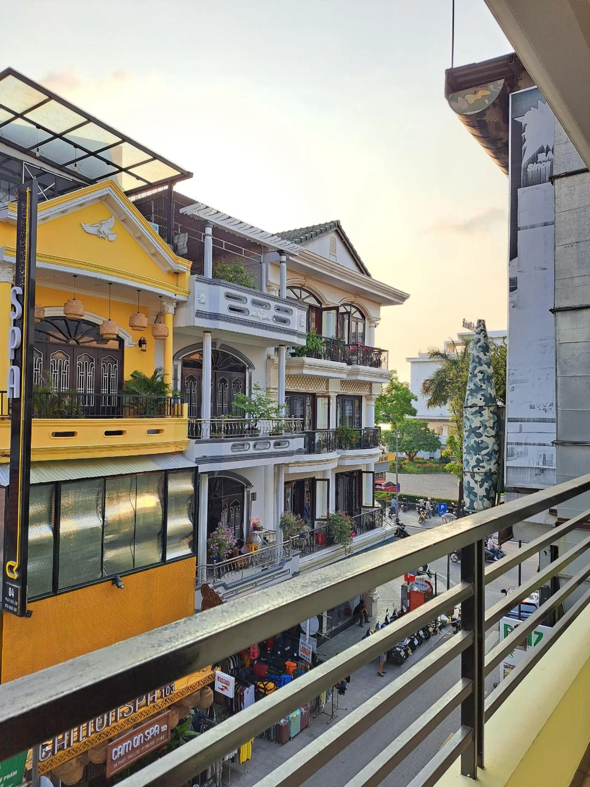 Neighbourhood in DMZ Hostel