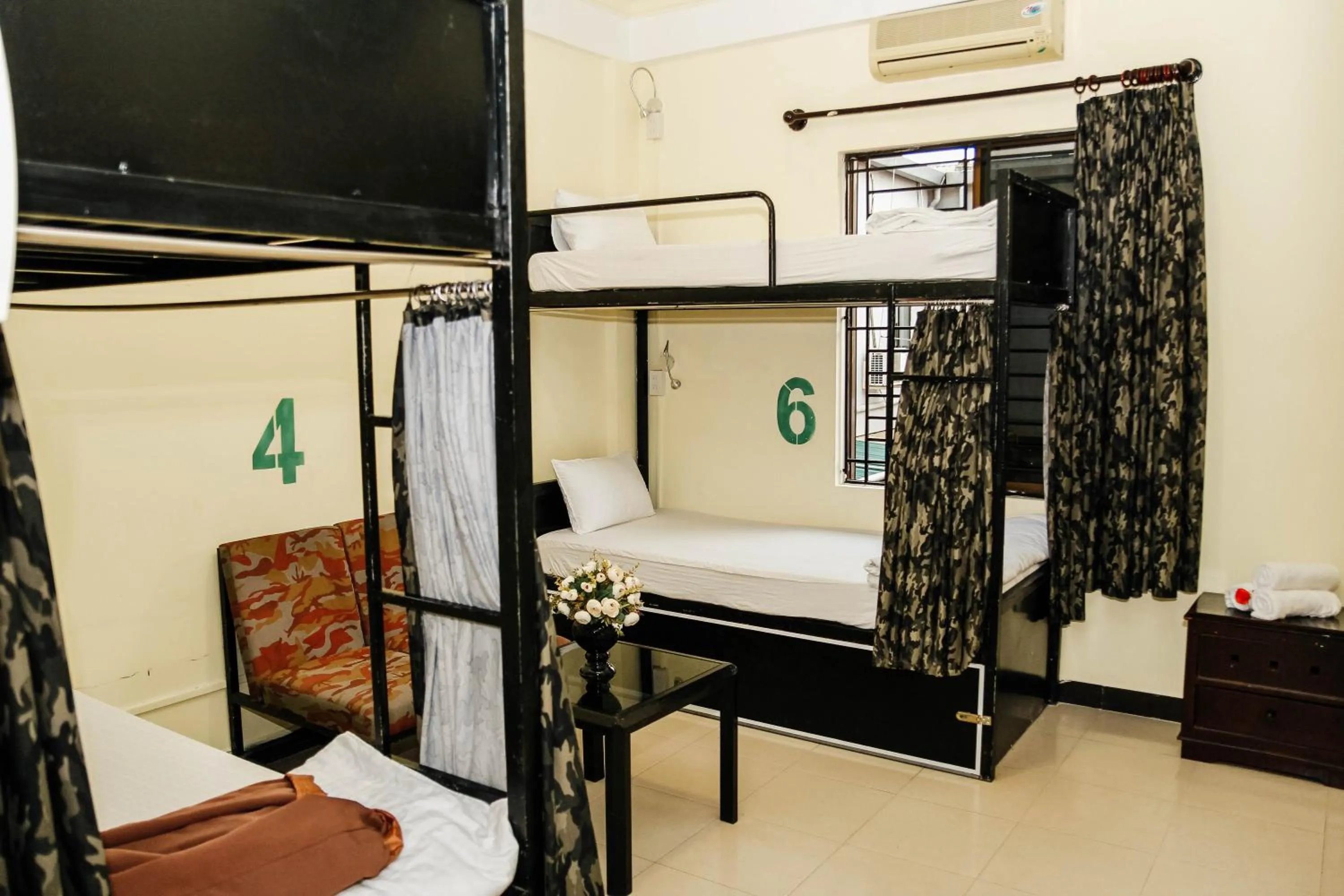 bunk bed, Bed in DMZ Hostel
