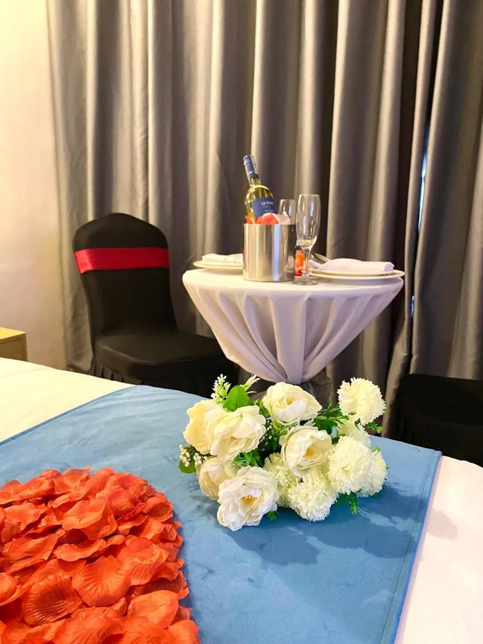 Food and drinks in Bravo Tanauan Hotel