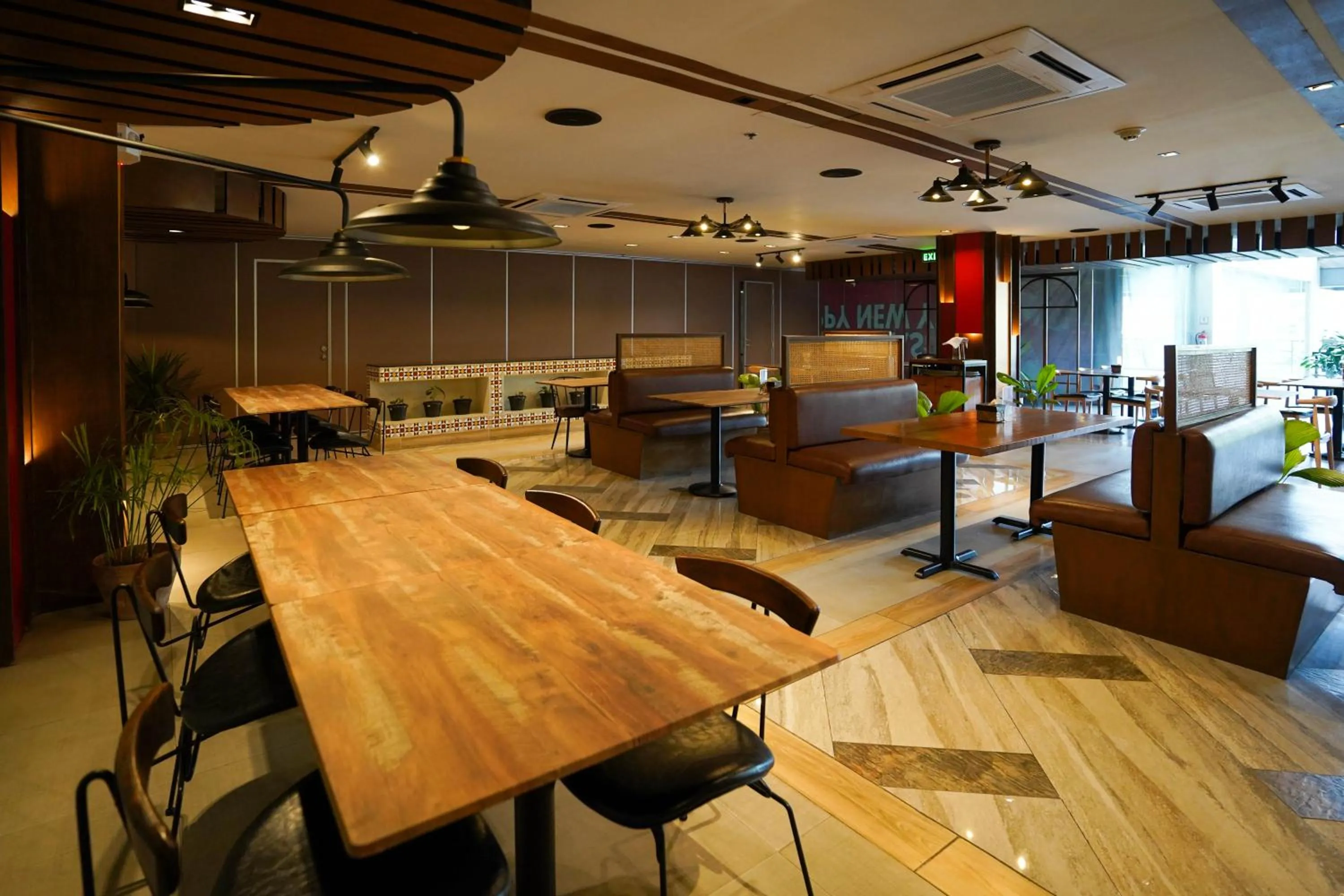 Restaurant/places to eat in Bravo Tanauan Hotel