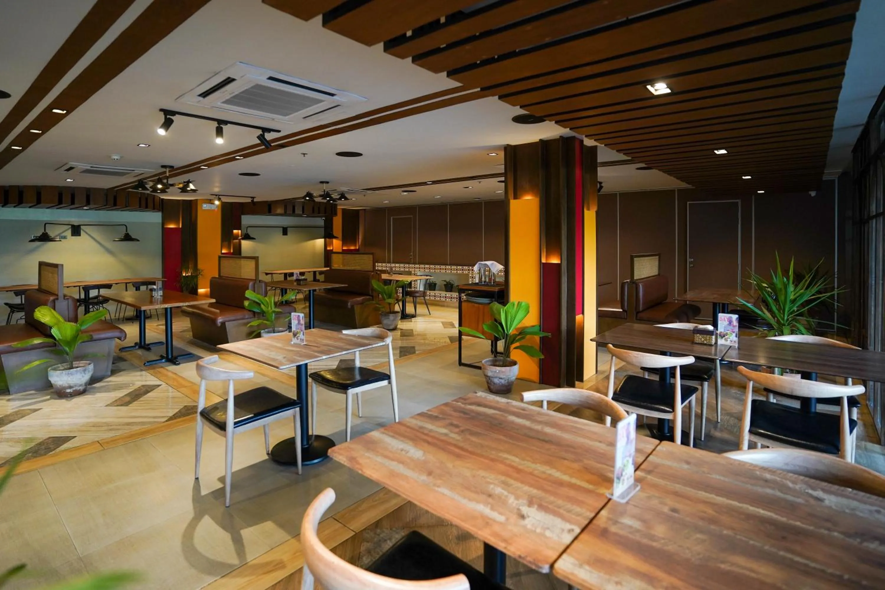 Restaurant/places to eat in Bravo Tanauan Hotel