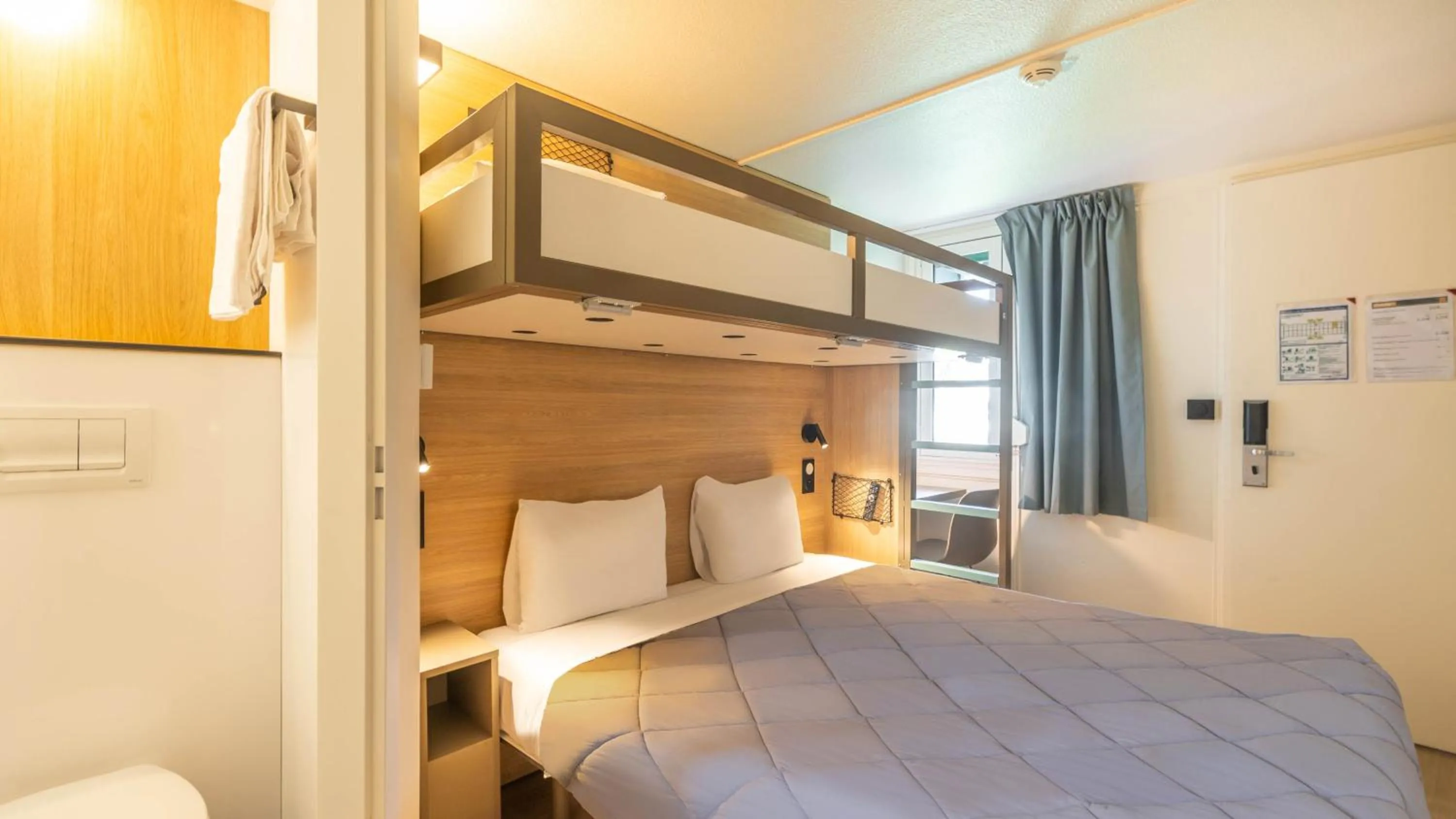 Bed in Premiere Classe Boissy St Leger