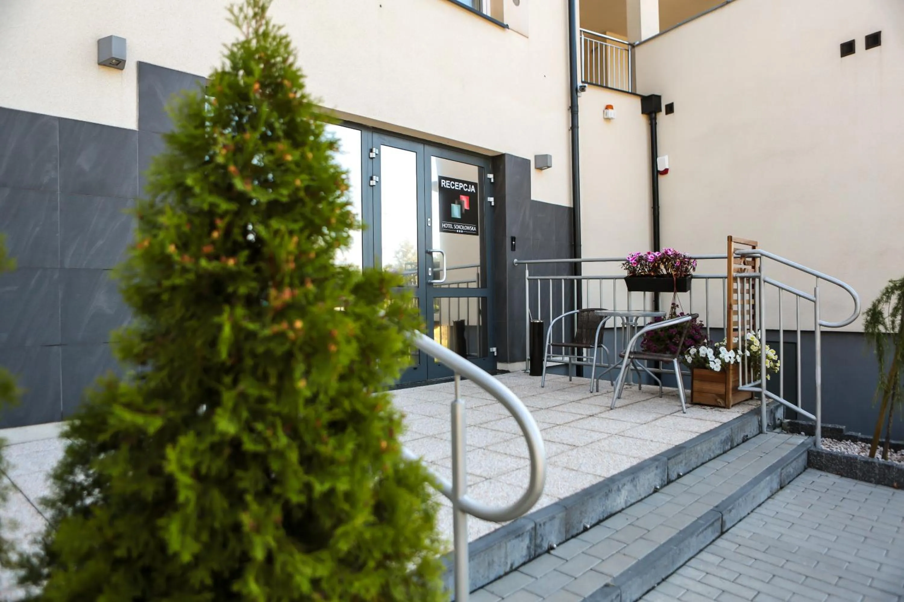 Facade/entrance in Hotel Sokołowska Airport Modlin