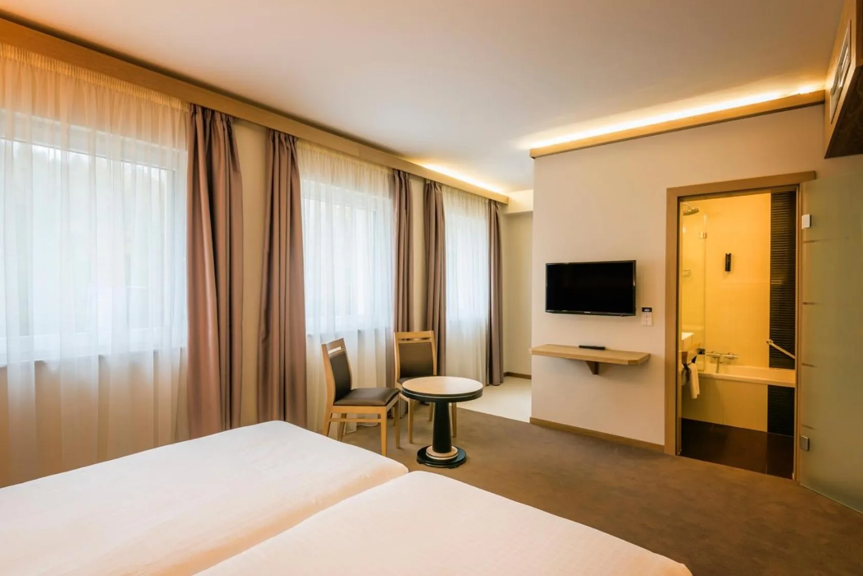 Bathroom, Bed in Hotel Bon Repos