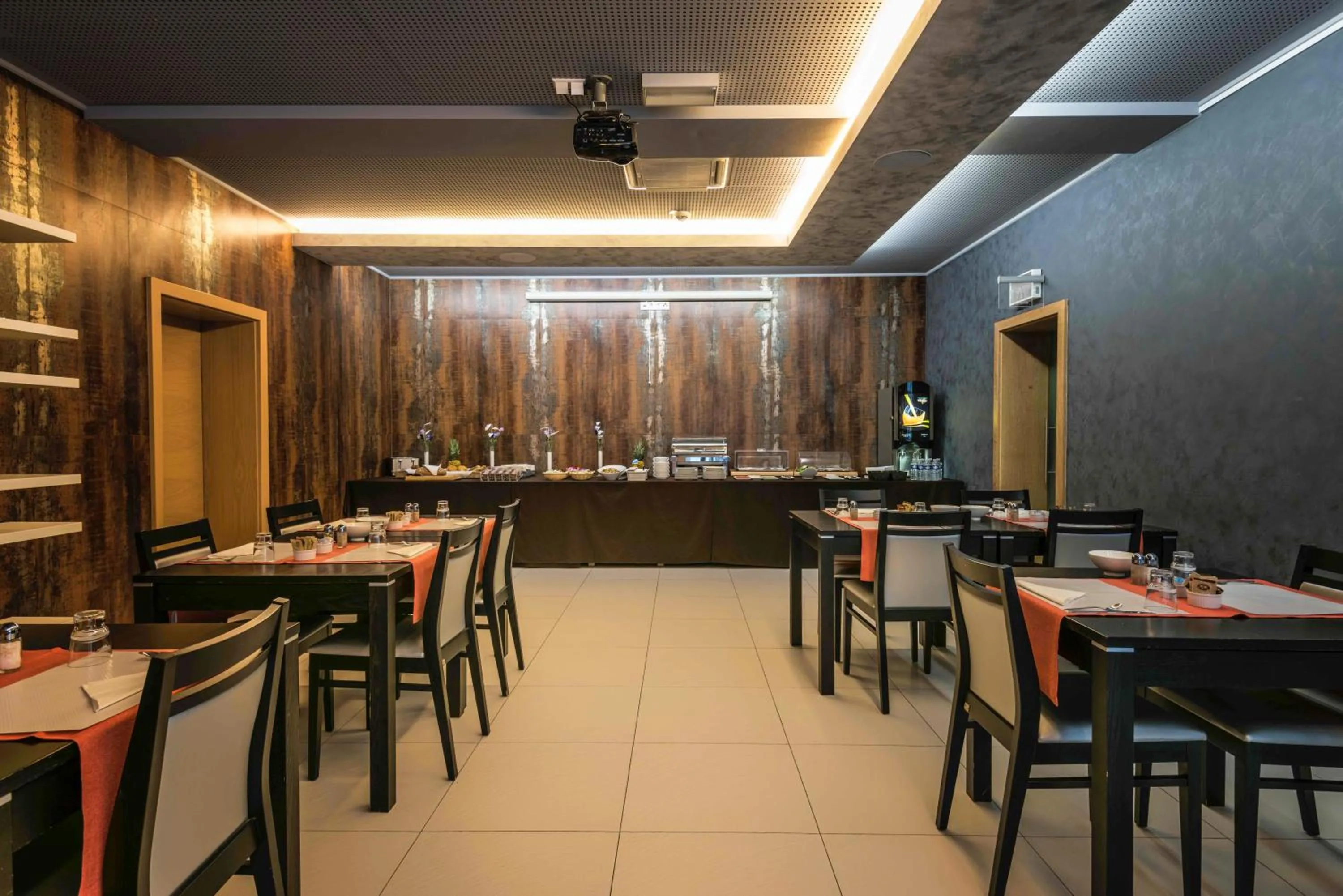 Restaurant/places to eat in Hotel Bon Repos