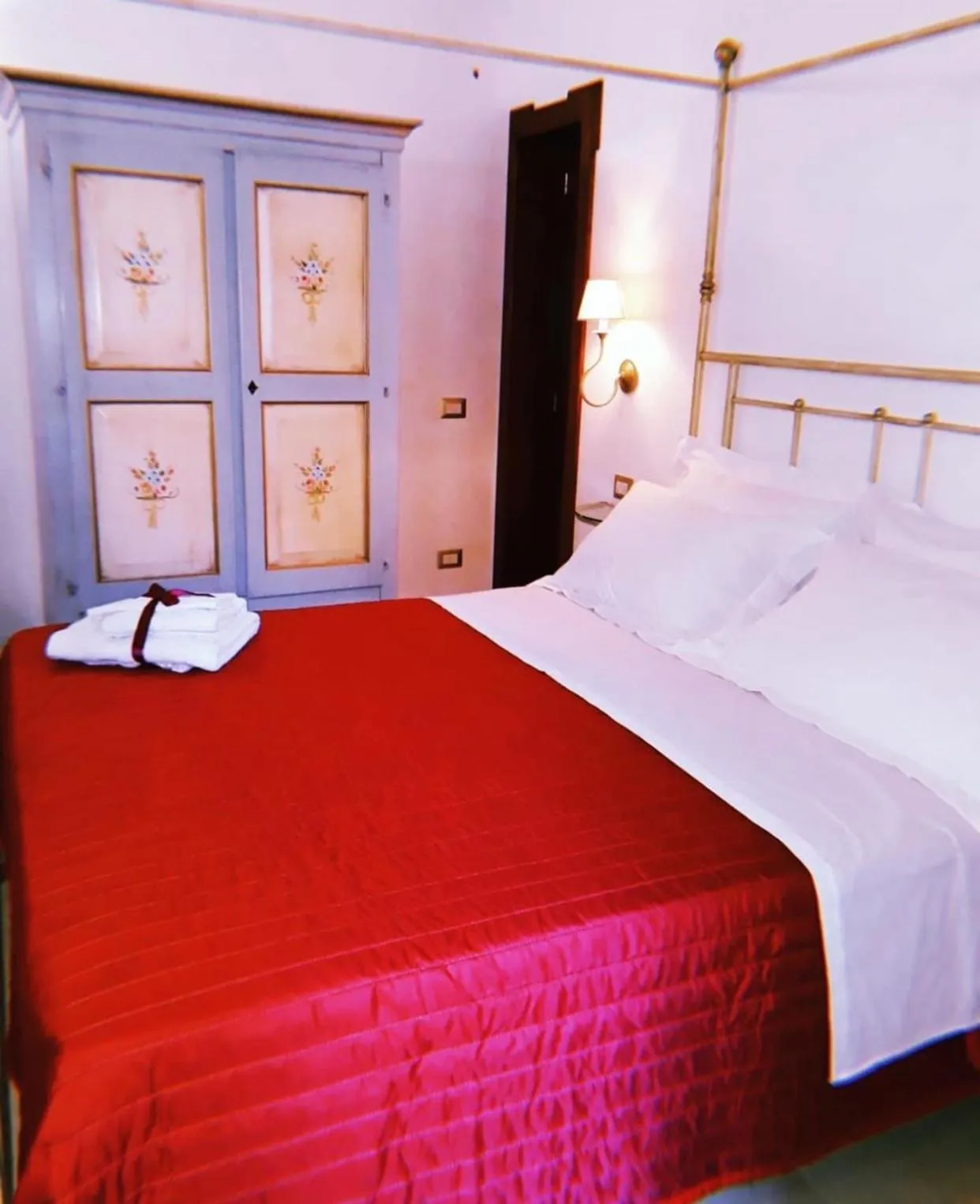 Bed in Lo Scrigno Barocco