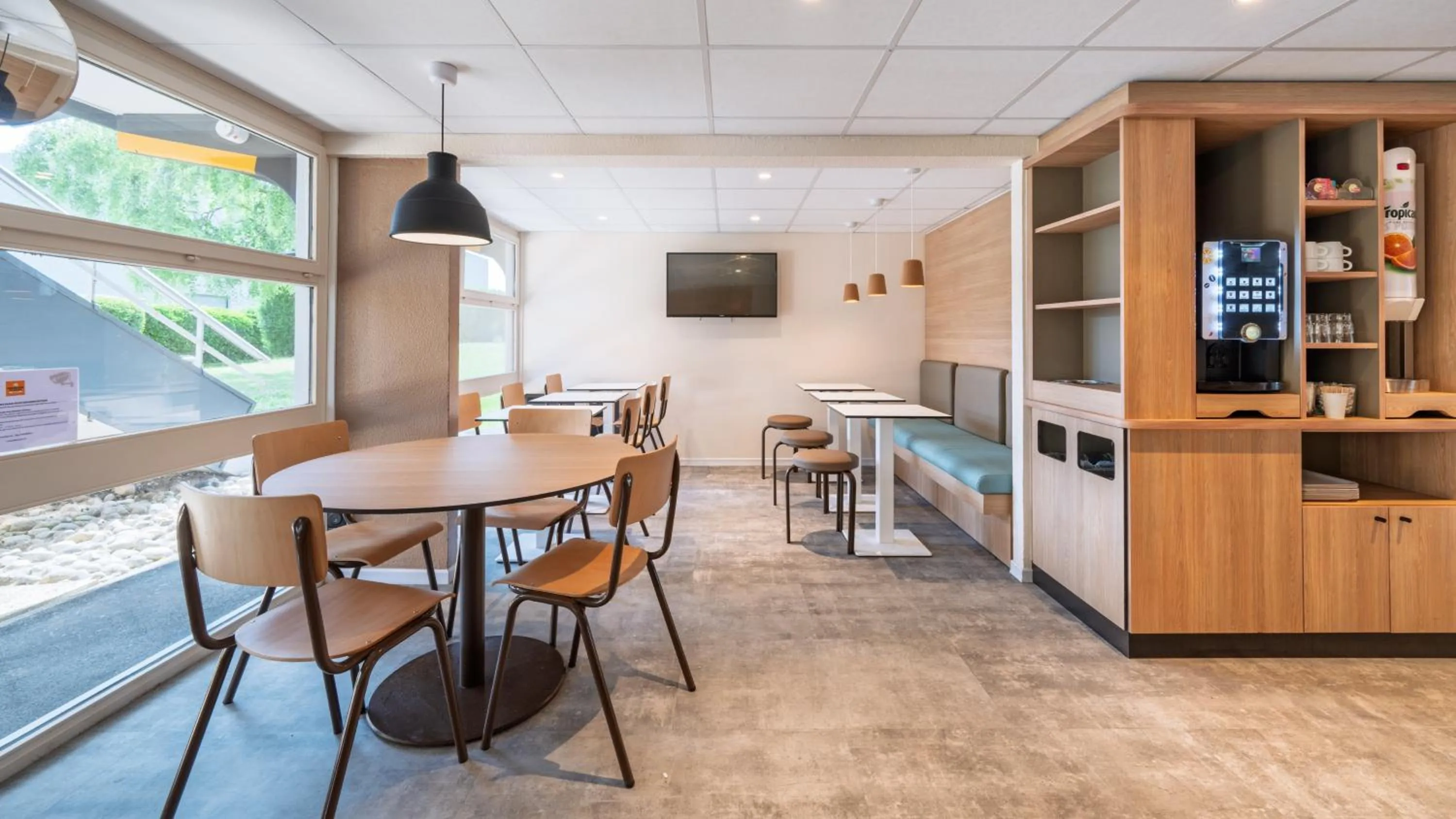 Restaurant/places to eat in Premiere Classe Biarritz