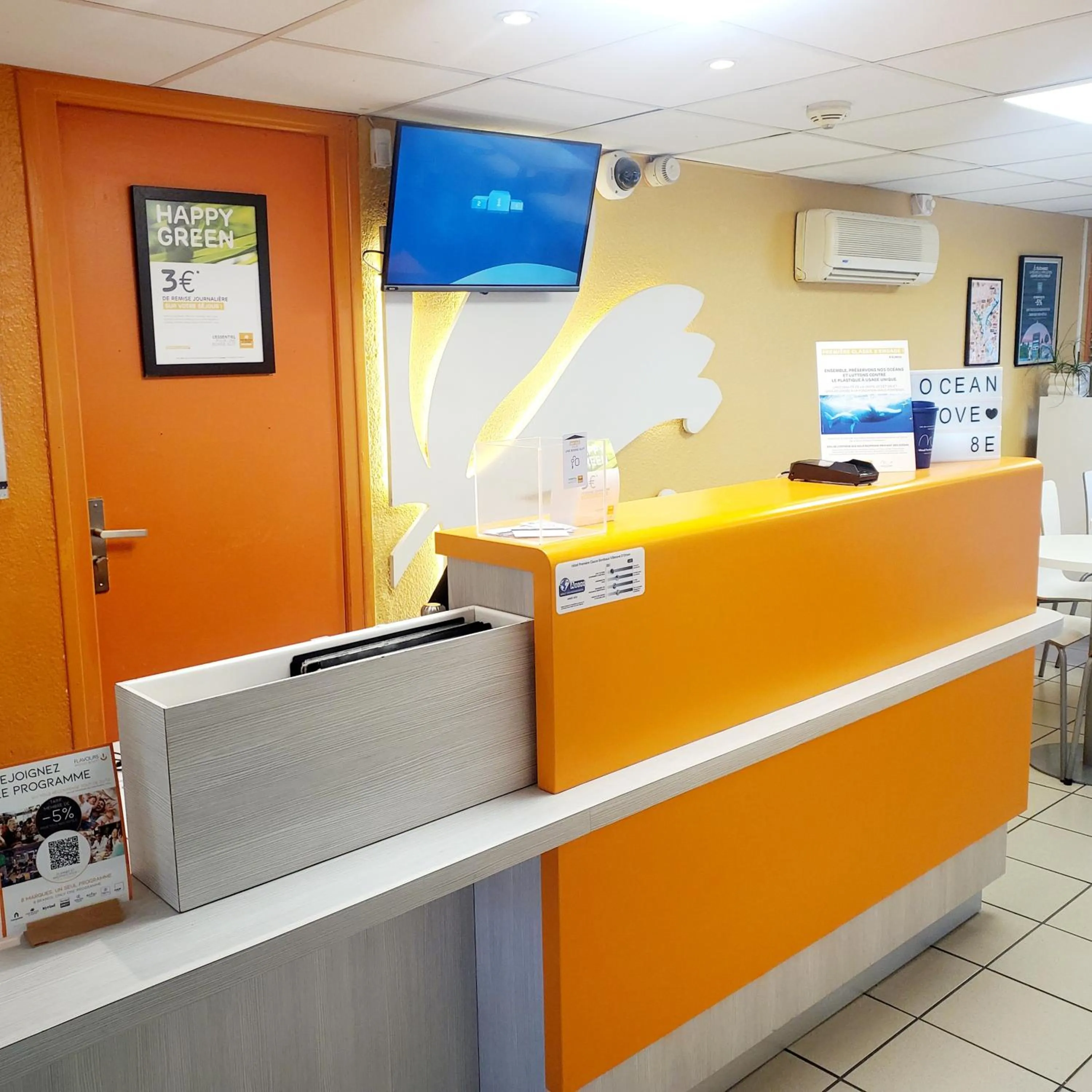 Lobby or reception in Premiere Classe Bordeaux Sud Villenave D'ornon