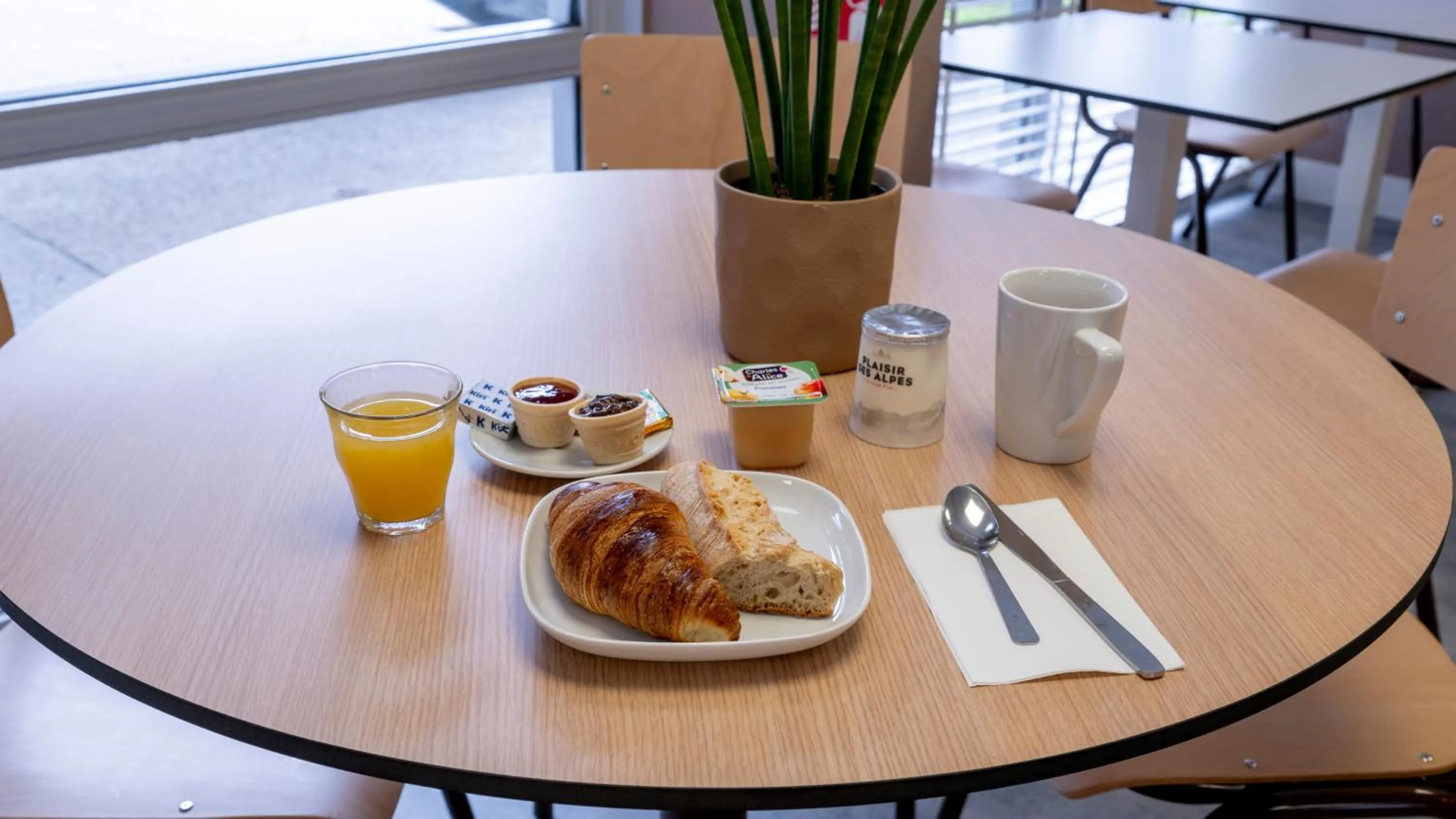 Food and drinks in Premiere Classe Bordeaux Sud Villenave D'ornon