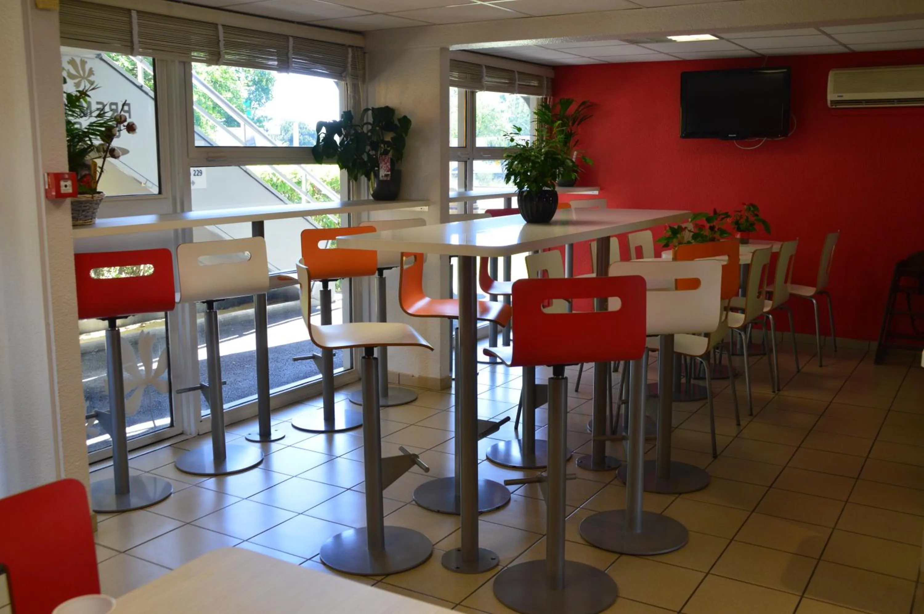 Lounge or bar in Premiere Classe Bordeaux Sud Villenave D'ornon