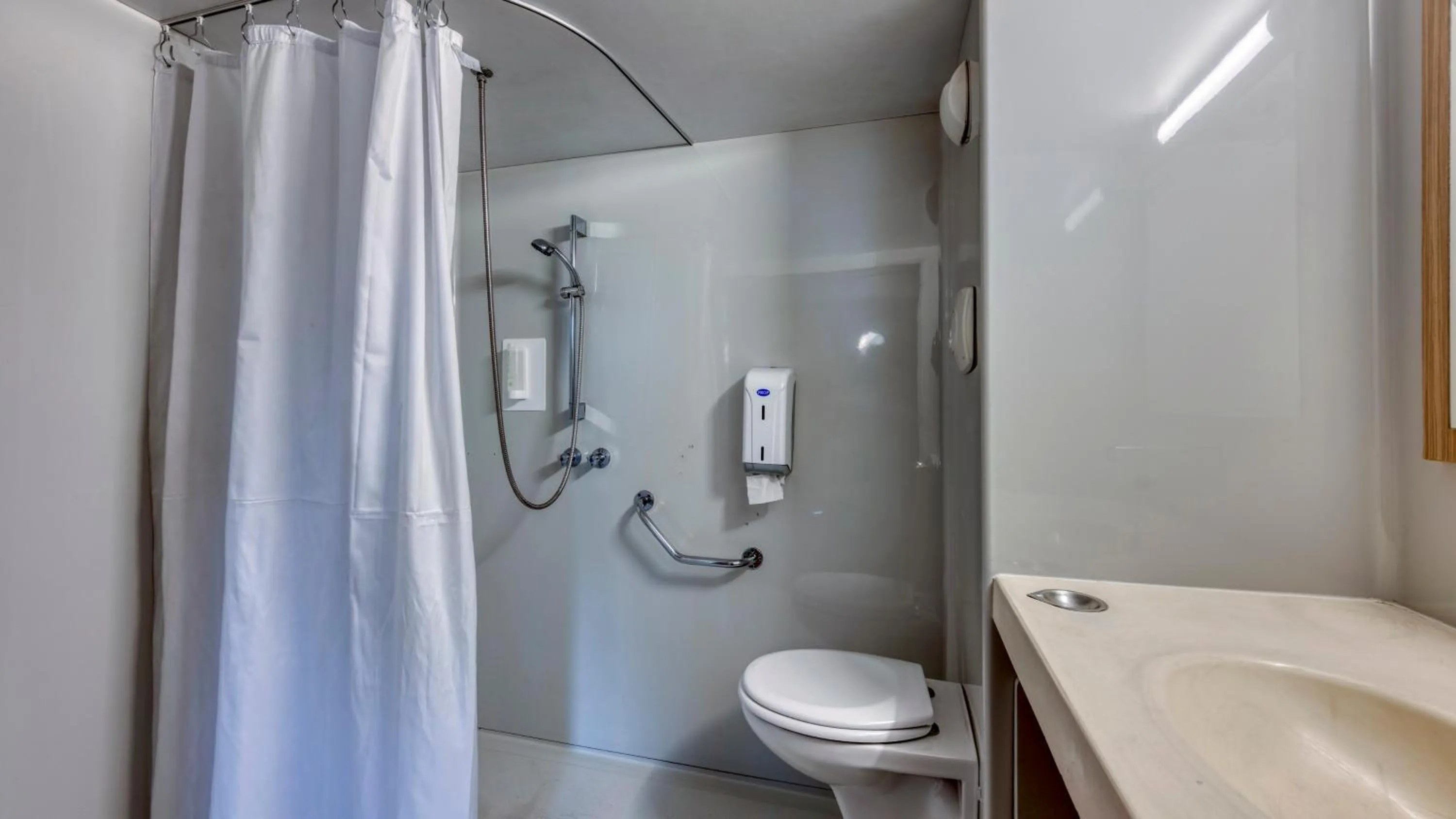 Shower in Premiere Classe Bordeaux Sud Villenave D'ornon