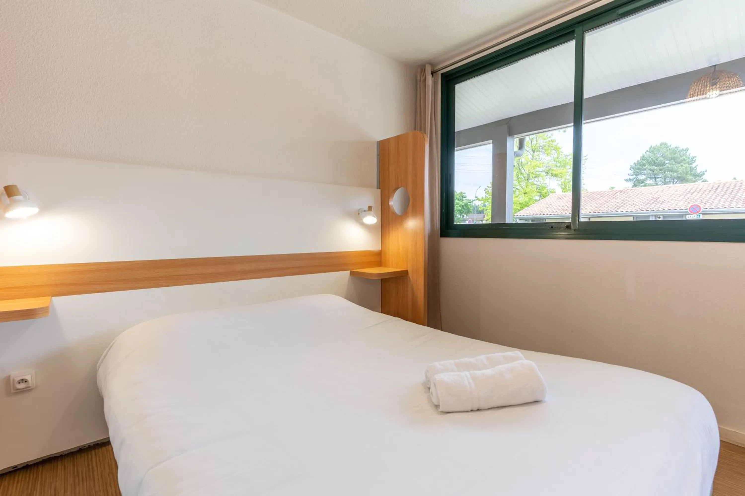 Bed in Kyriad Direct Bordeaux Sud Cestas