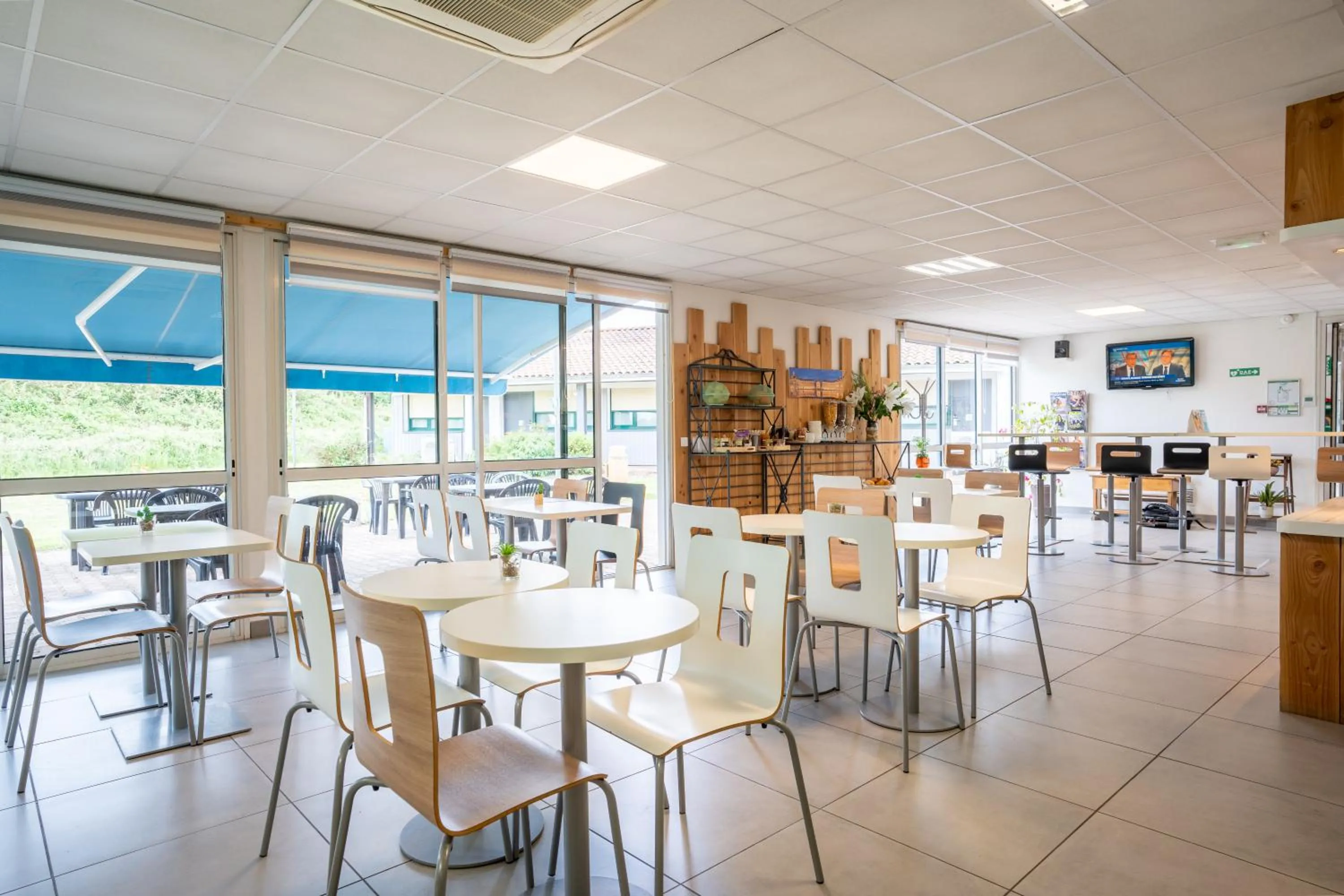 Restaurant/places to eat in Kyriad Direct Bordeaux Sud Cestas