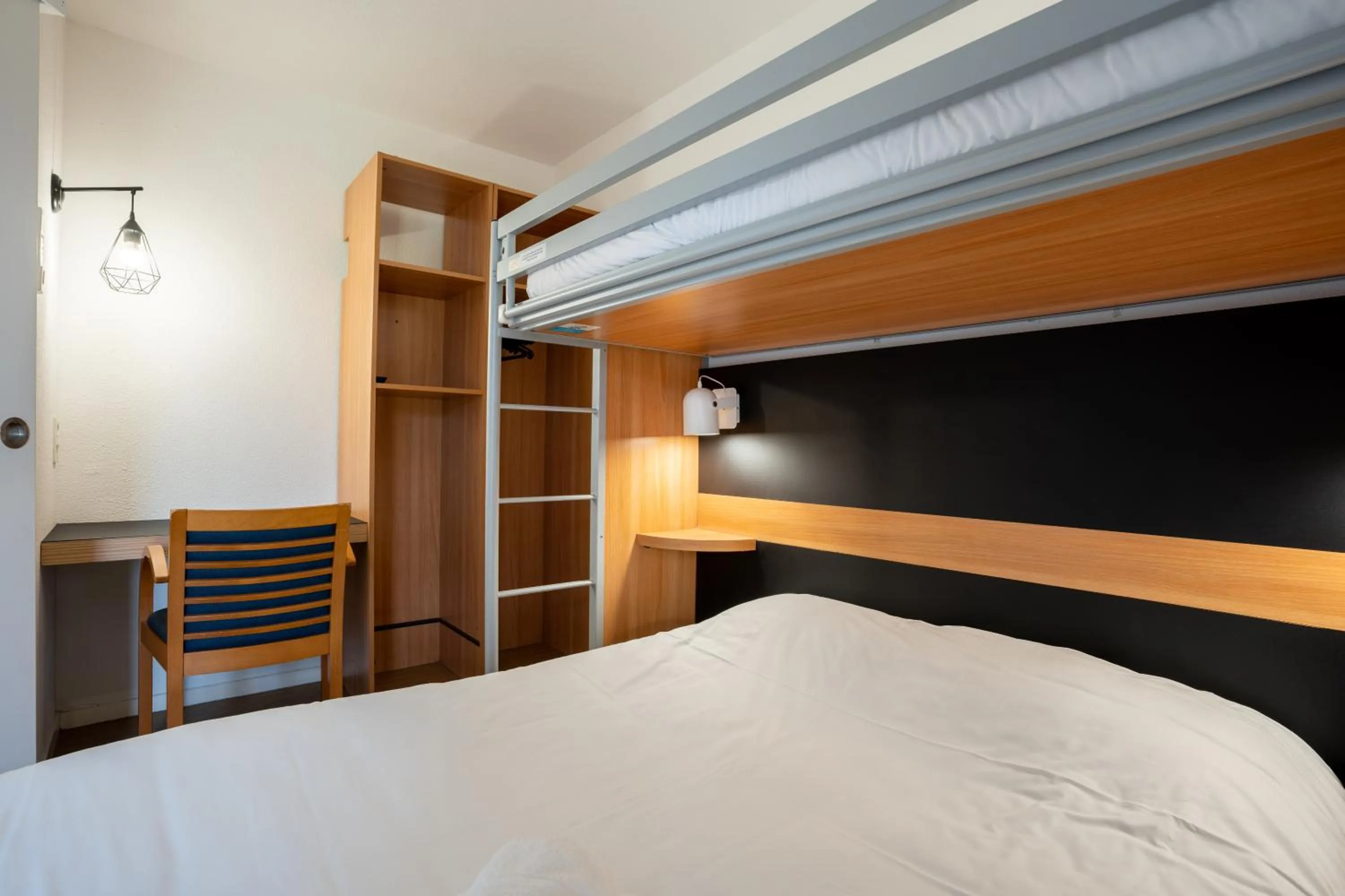 Bed in Kyriad Direct Bordeaux Sud Cestas