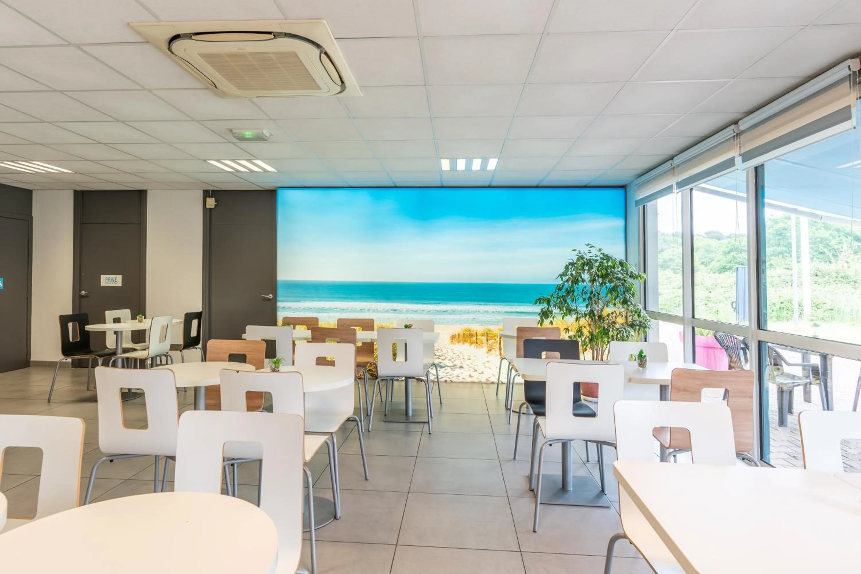 Restaurant/places to eat in Kyriad Direct Bordeaux Sud Cestas