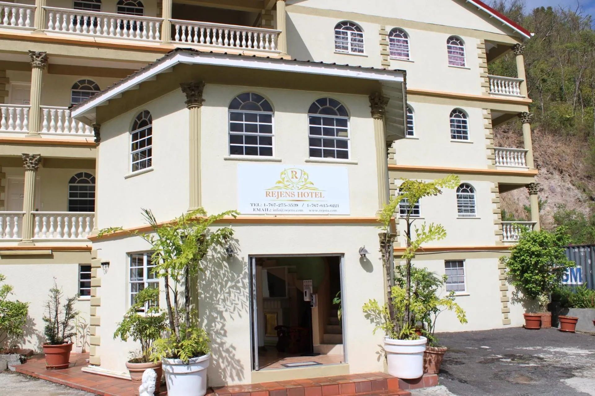 Property building in Rejens Hotel