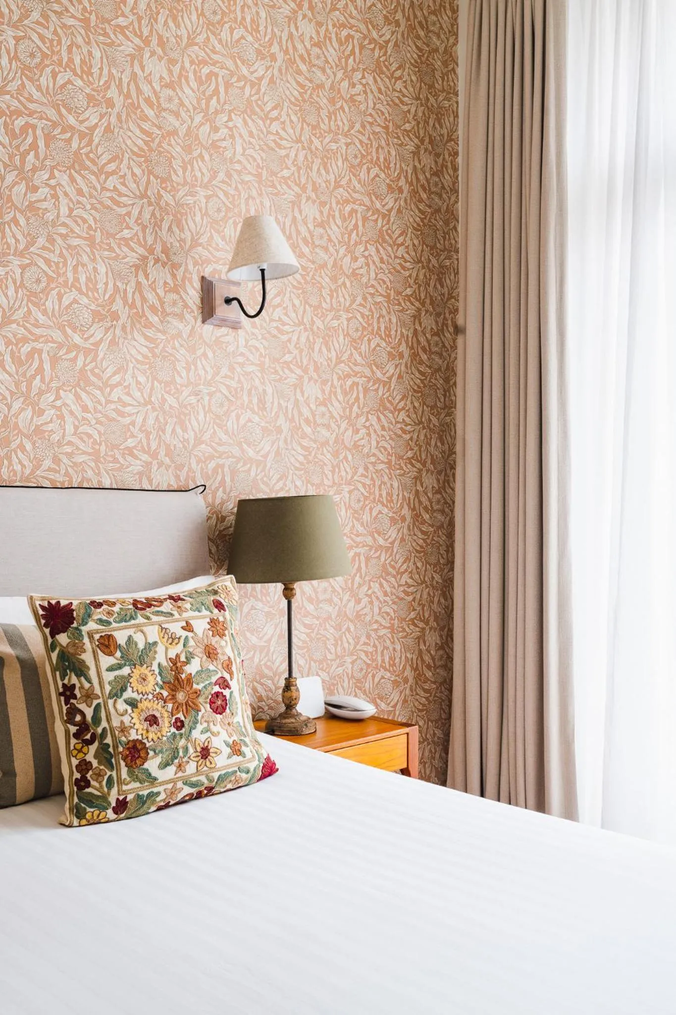 Bed in Hotel Edouard VII