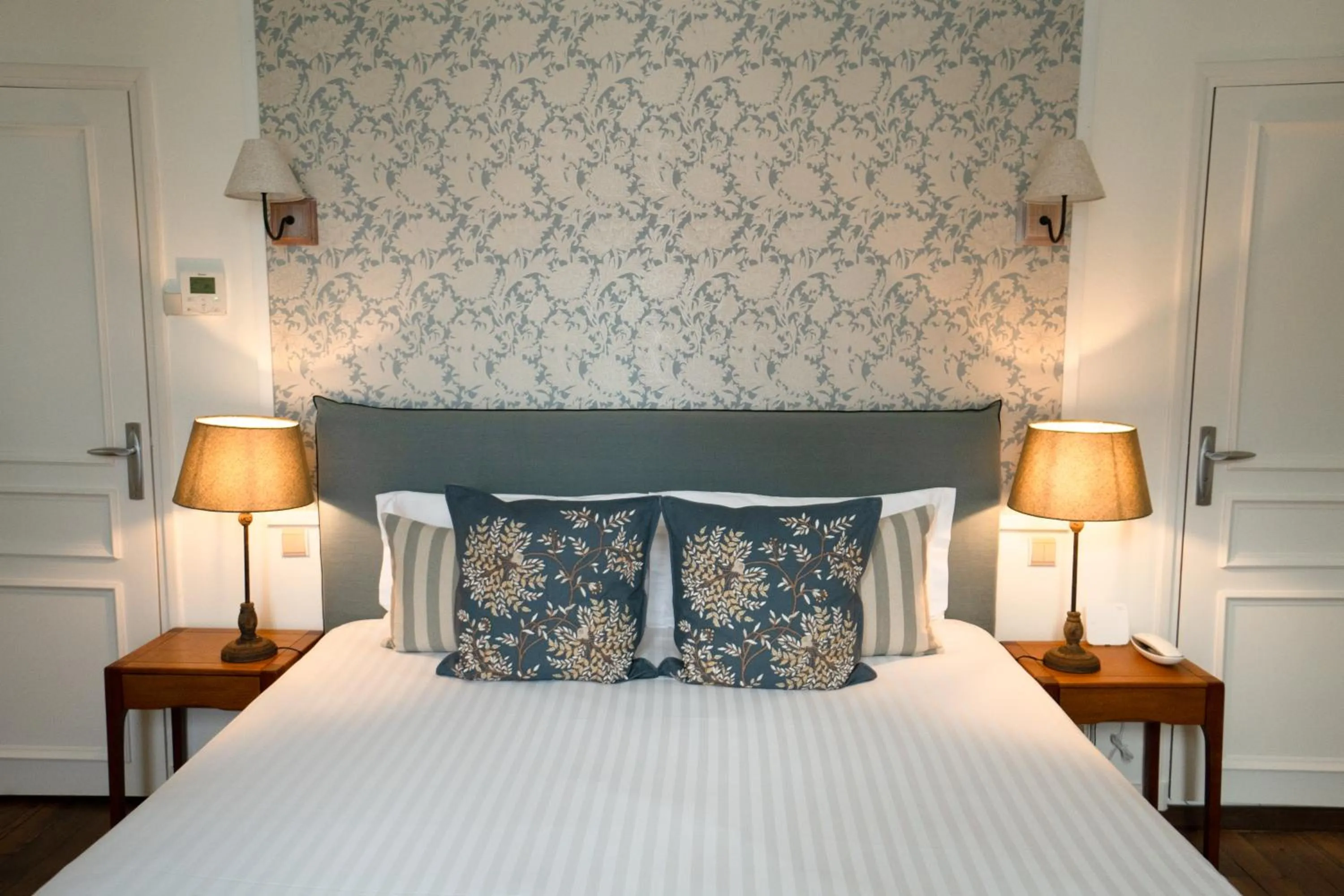 Bedroom, Bed in Hotel Edouard VII