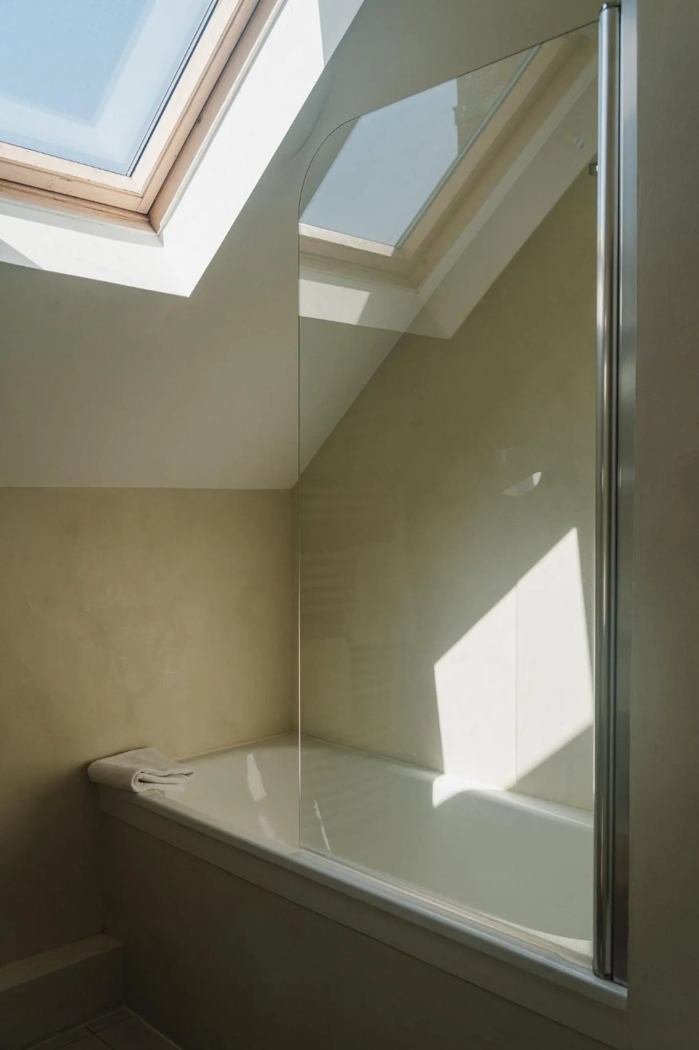 Bath in Hotel Edouard VII