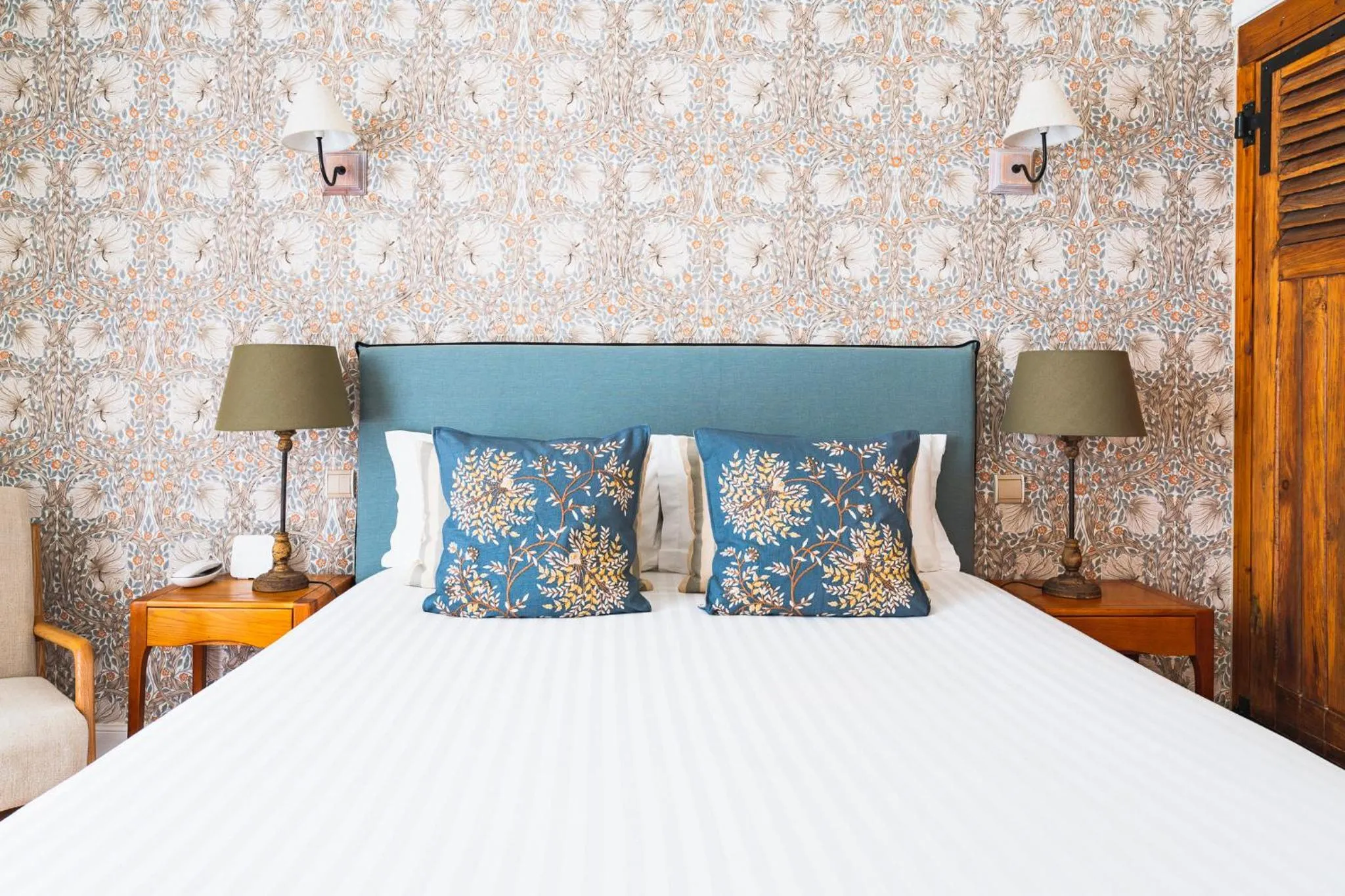 Bed in Hotel Edouard VII