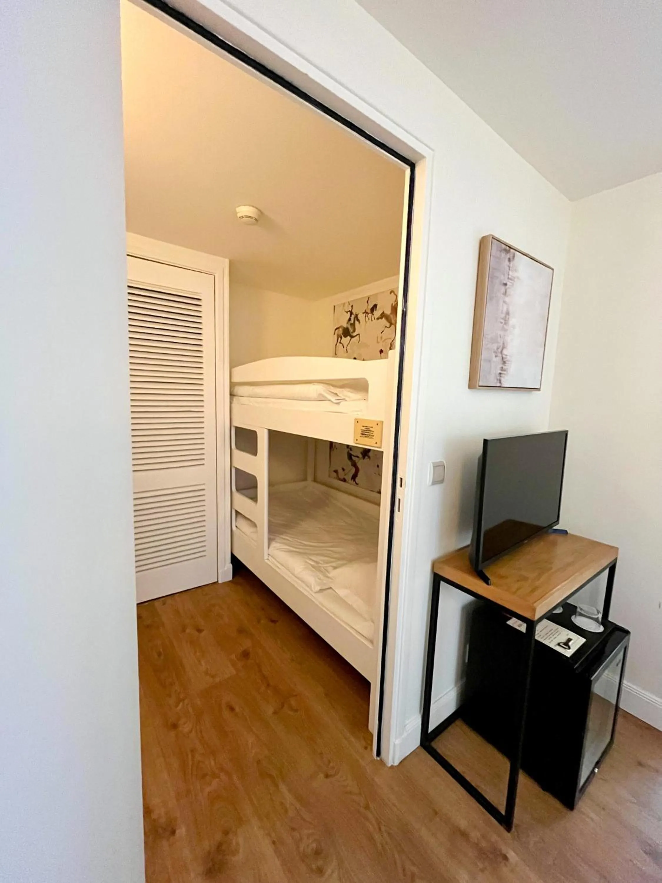 Photo of the whole room, Bed in Hotel Edouard VII