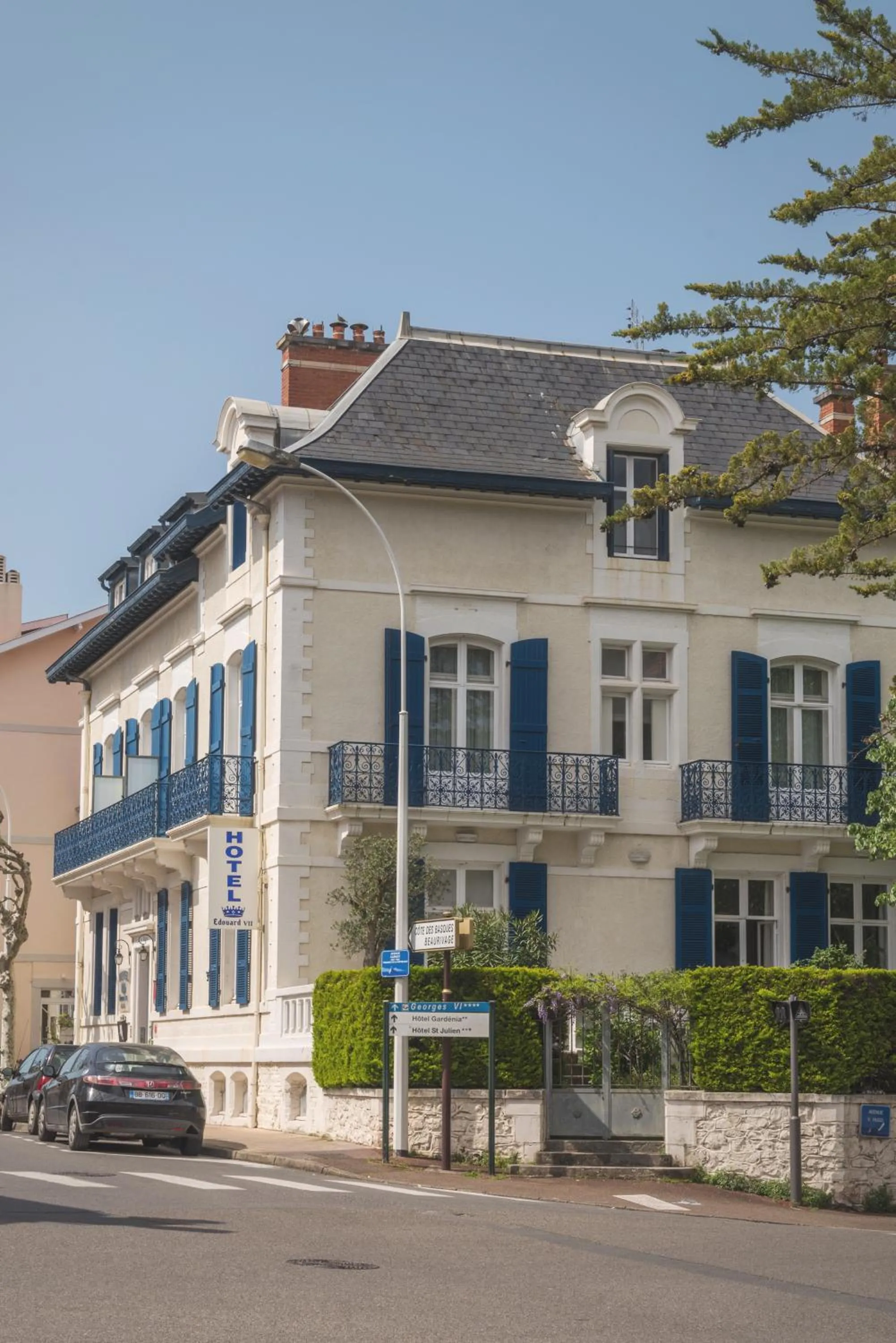 Property building in Hotel Edouard VII