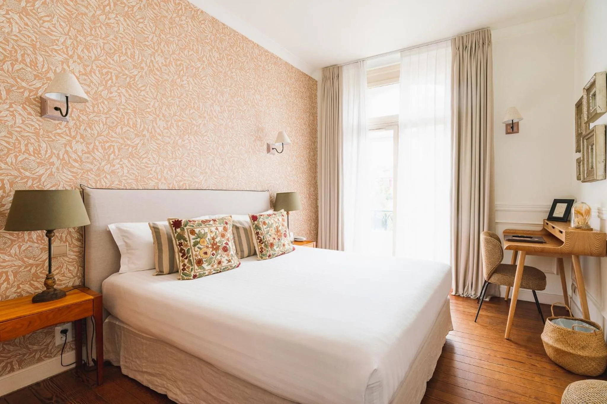 Bed in Hotel Edouard VII