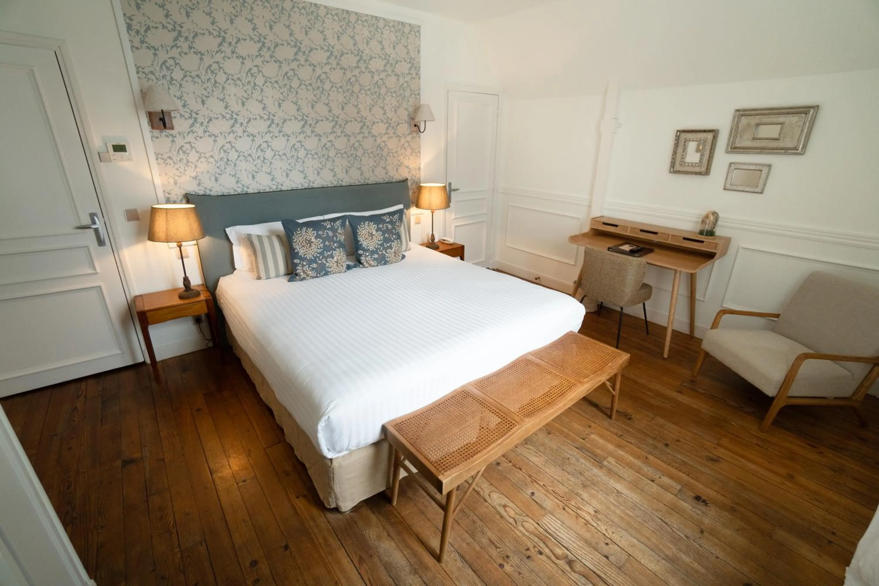 Bedroom, Bed in Hotel Edouard VII