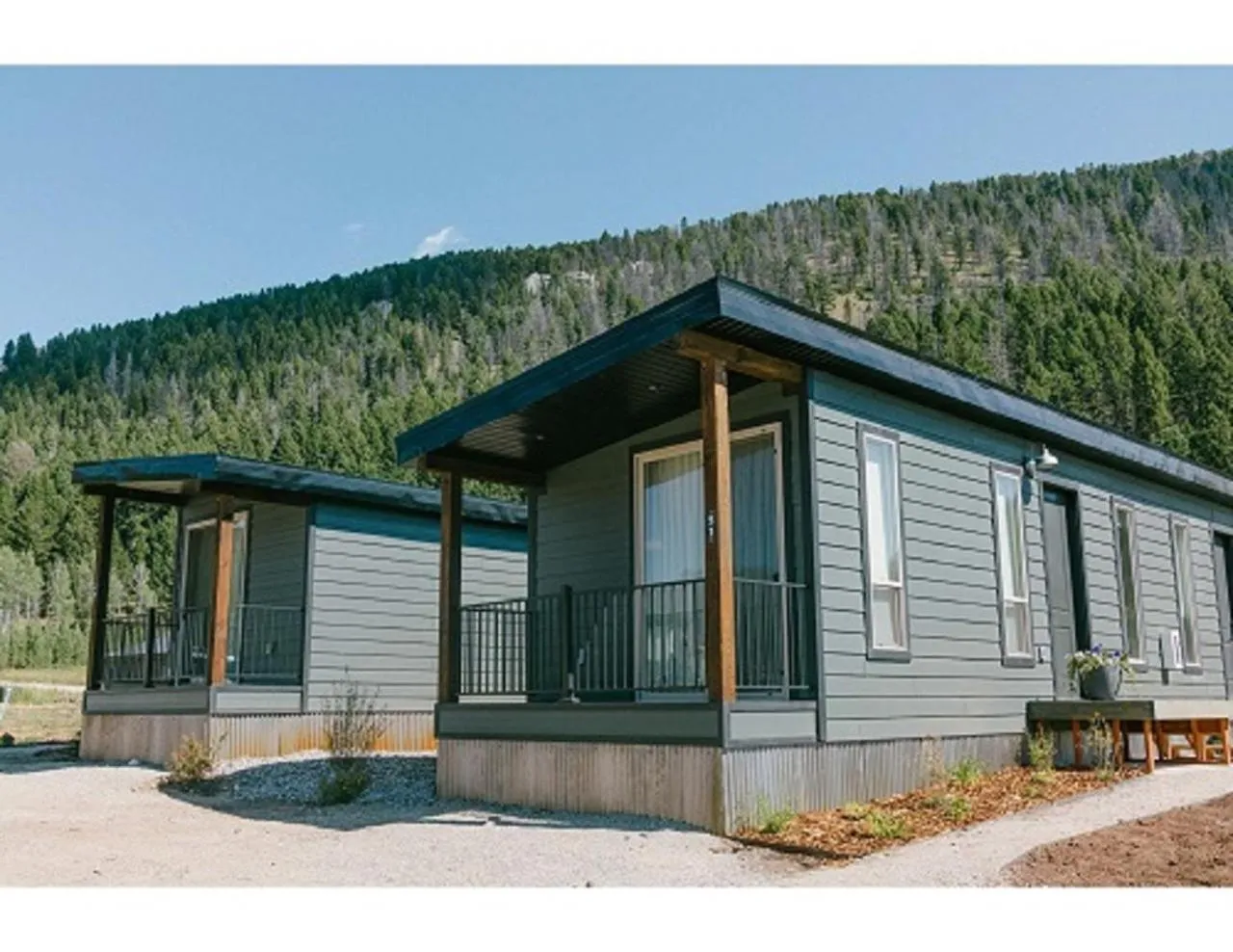 Facade/entrance in Terra Nova Cabins