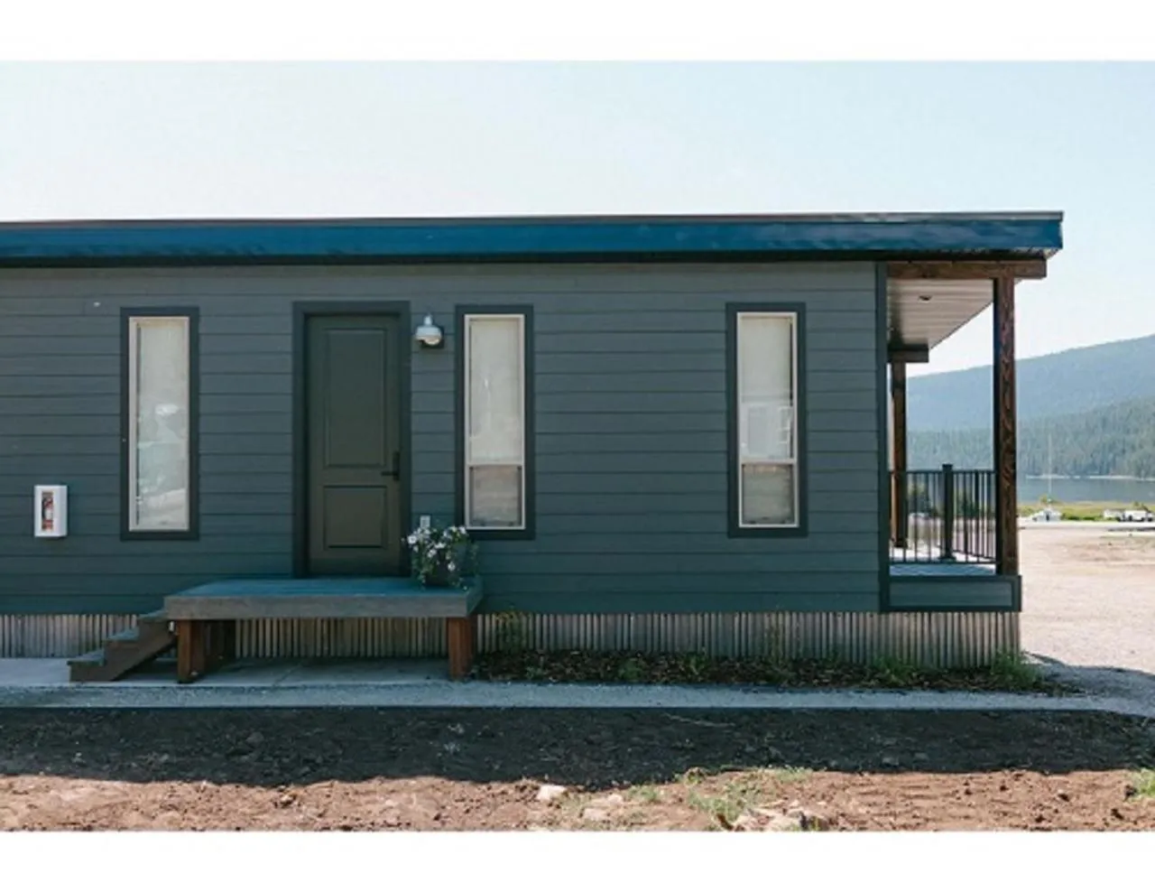 Facade/entrance in Terra Nova Cabins