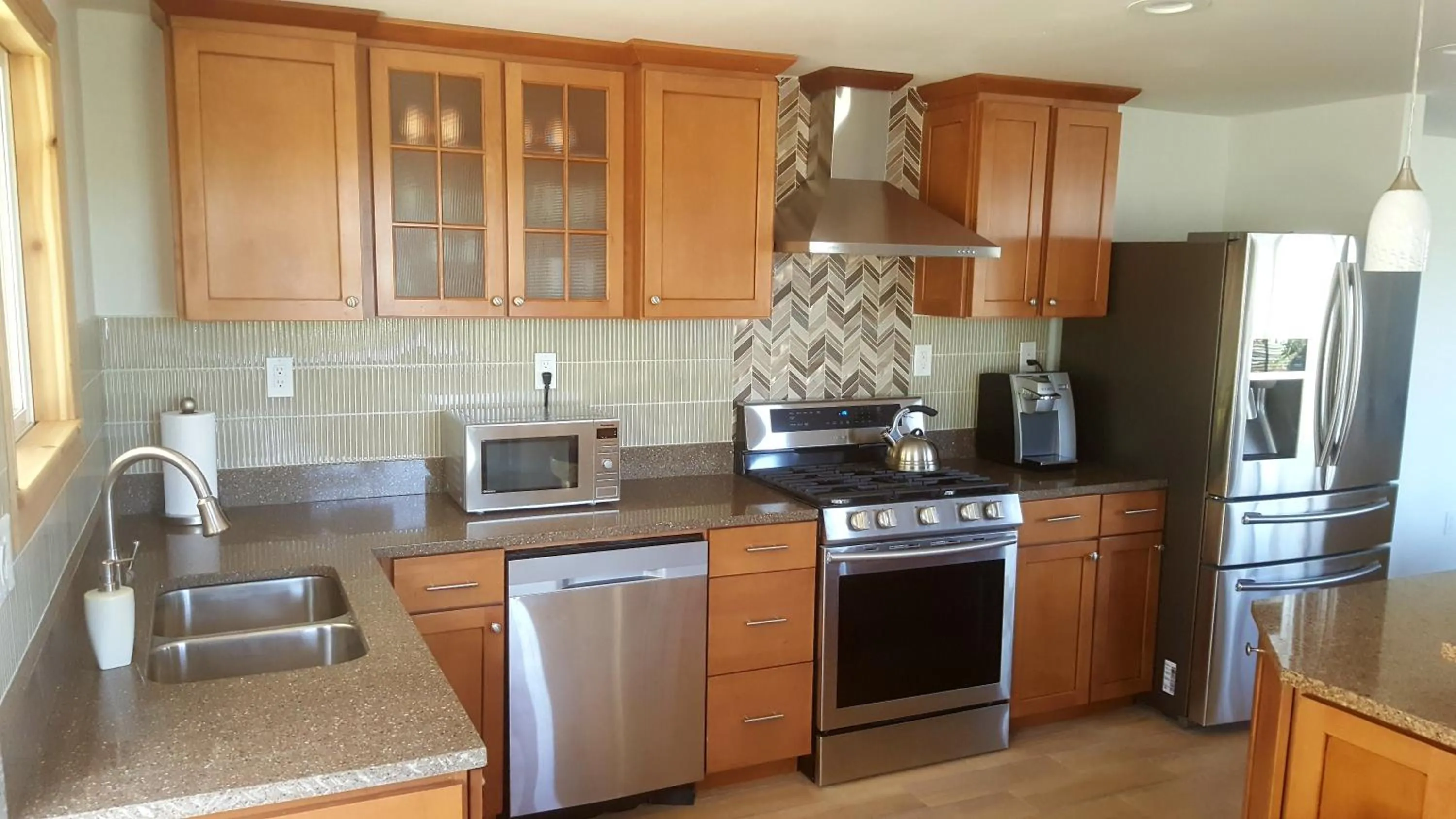 Kitchen or kitchenette in Water View Home