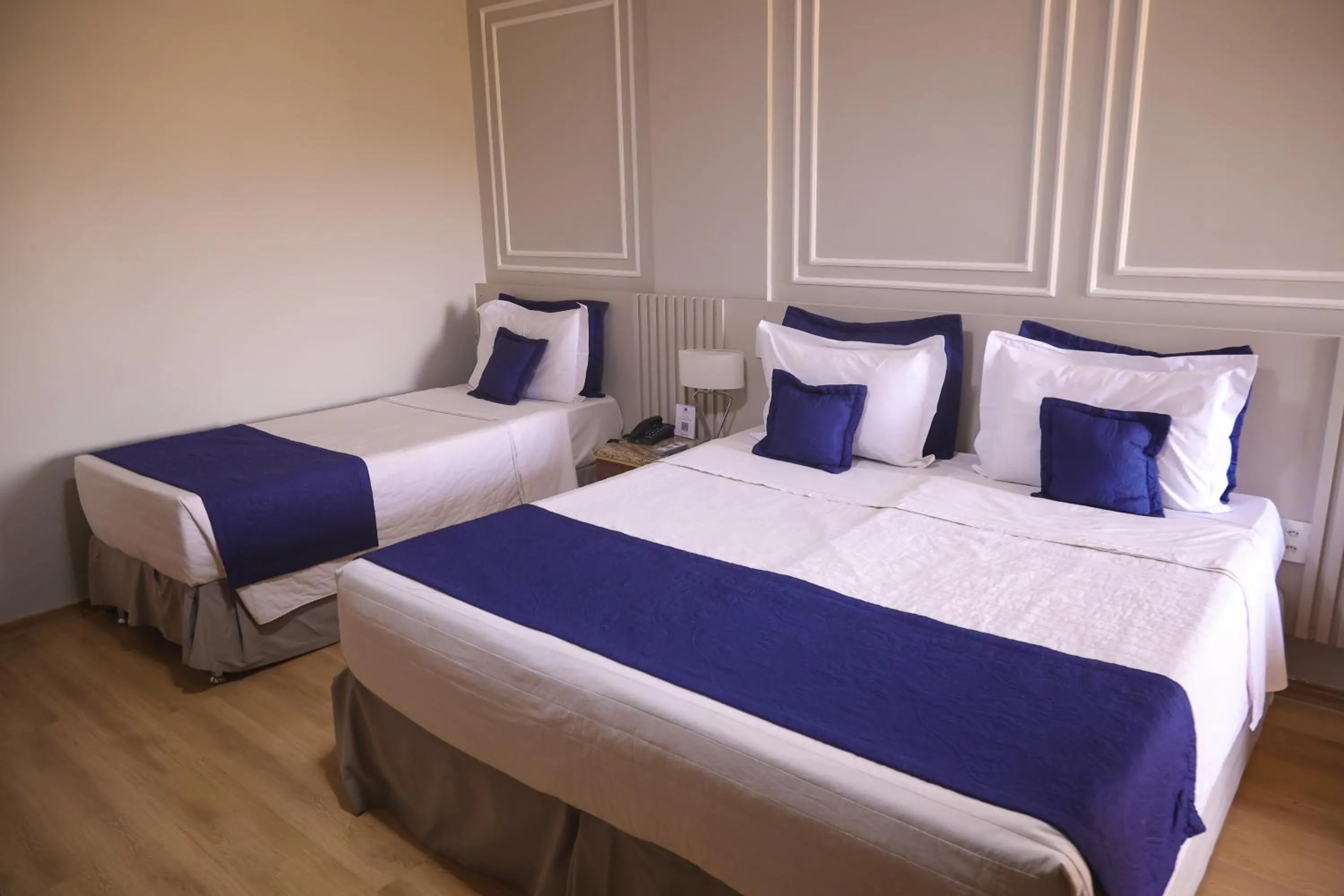 Restaurant/places to eat, Bed in Laguna Plaza Hotel